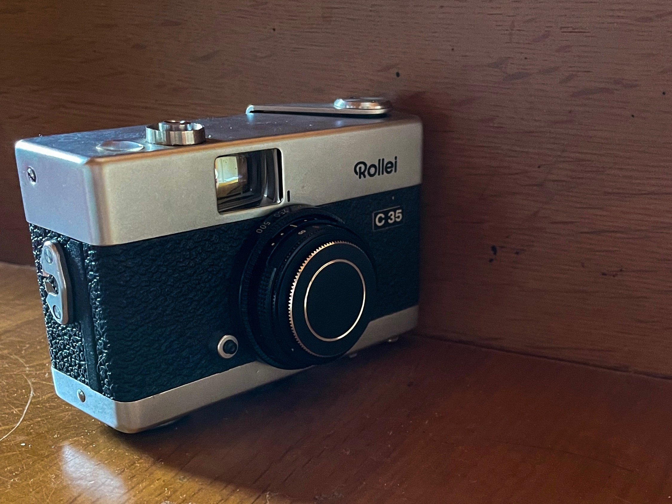 超ミニマルな昔のフィルムカメラ・ローライC35ふたたび ① 超ミニマルな昔のフィルムカメラ・ローライC35ふたたび ①