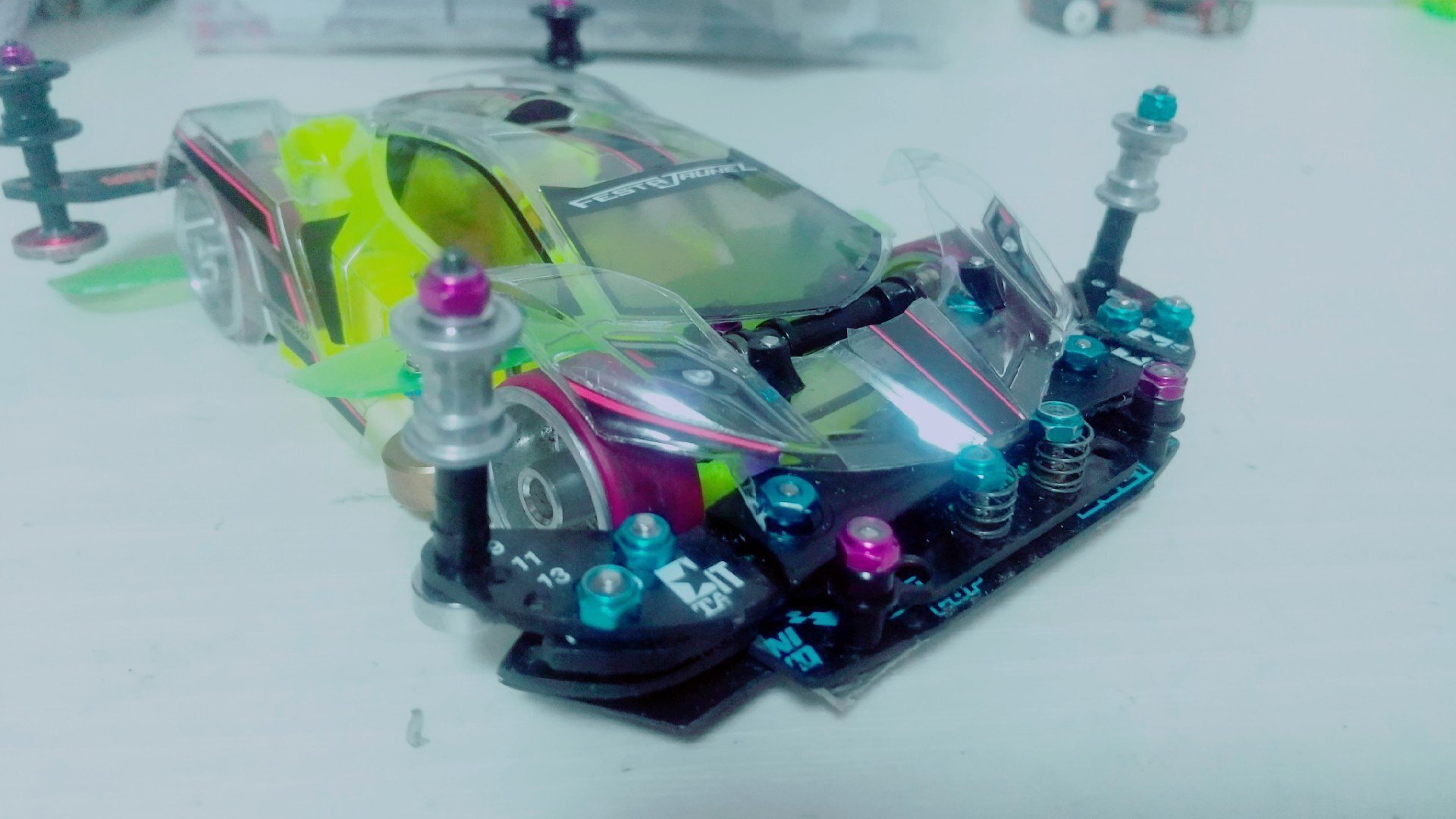 自由自在な開度コントロールで非連動提灯を操る(ミニ四駆)｜ミニ四駆と