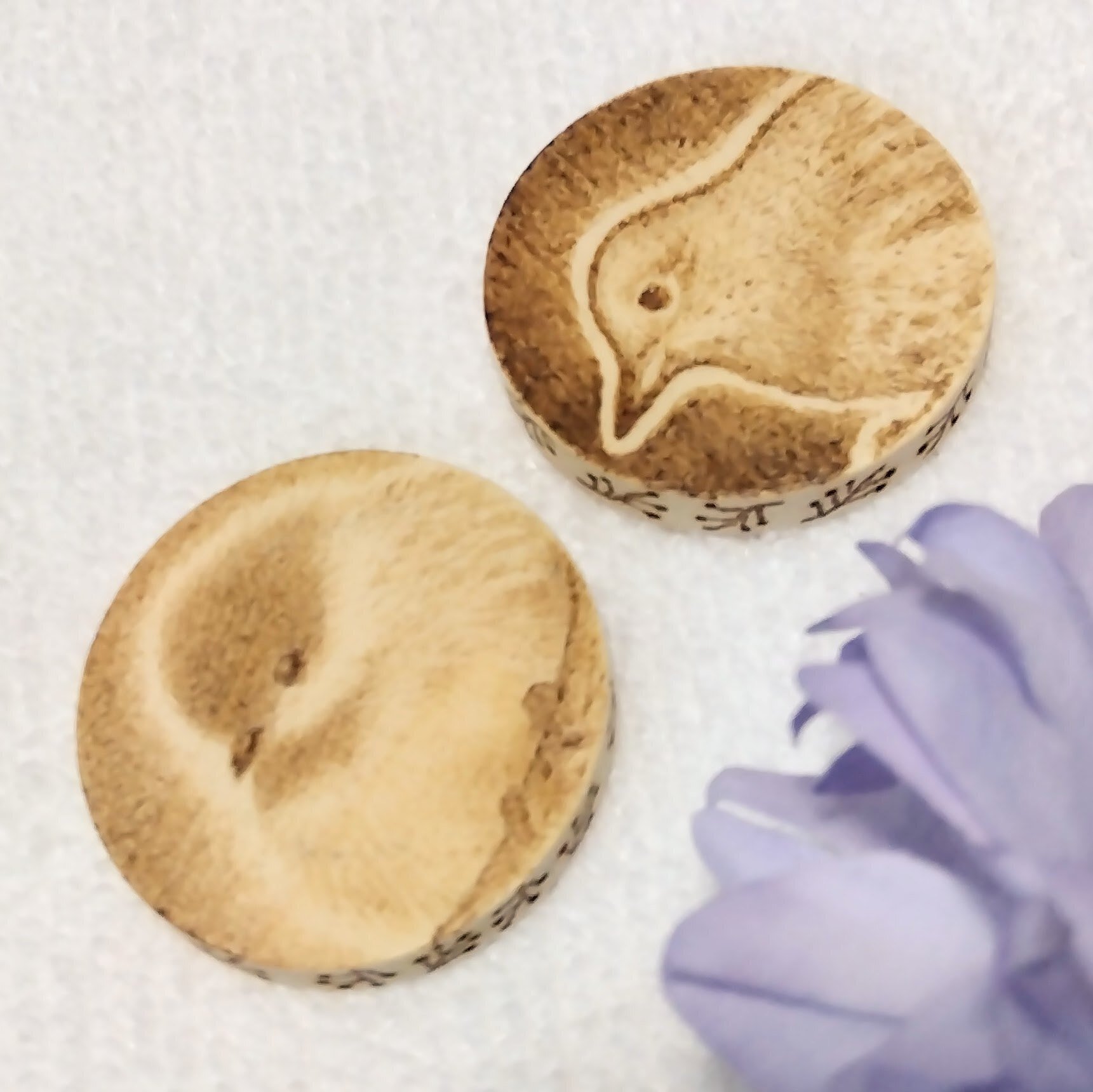 完売♬︎♡ꫛꫀꪝ✧‧˚ ウッドバーニング♡アニマルカトラリー♡ ウッドバーニングで鳥さんのふわふわを描く｜かこみっくす＠ウッド