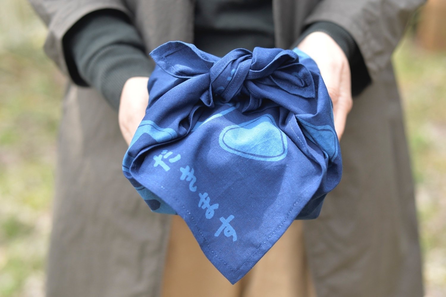 無垢　弁当箱　染め物屋 大阪「箱屋常吉」5代目と共に国産杉の希少材でつくる“呼吸するお弁当箱