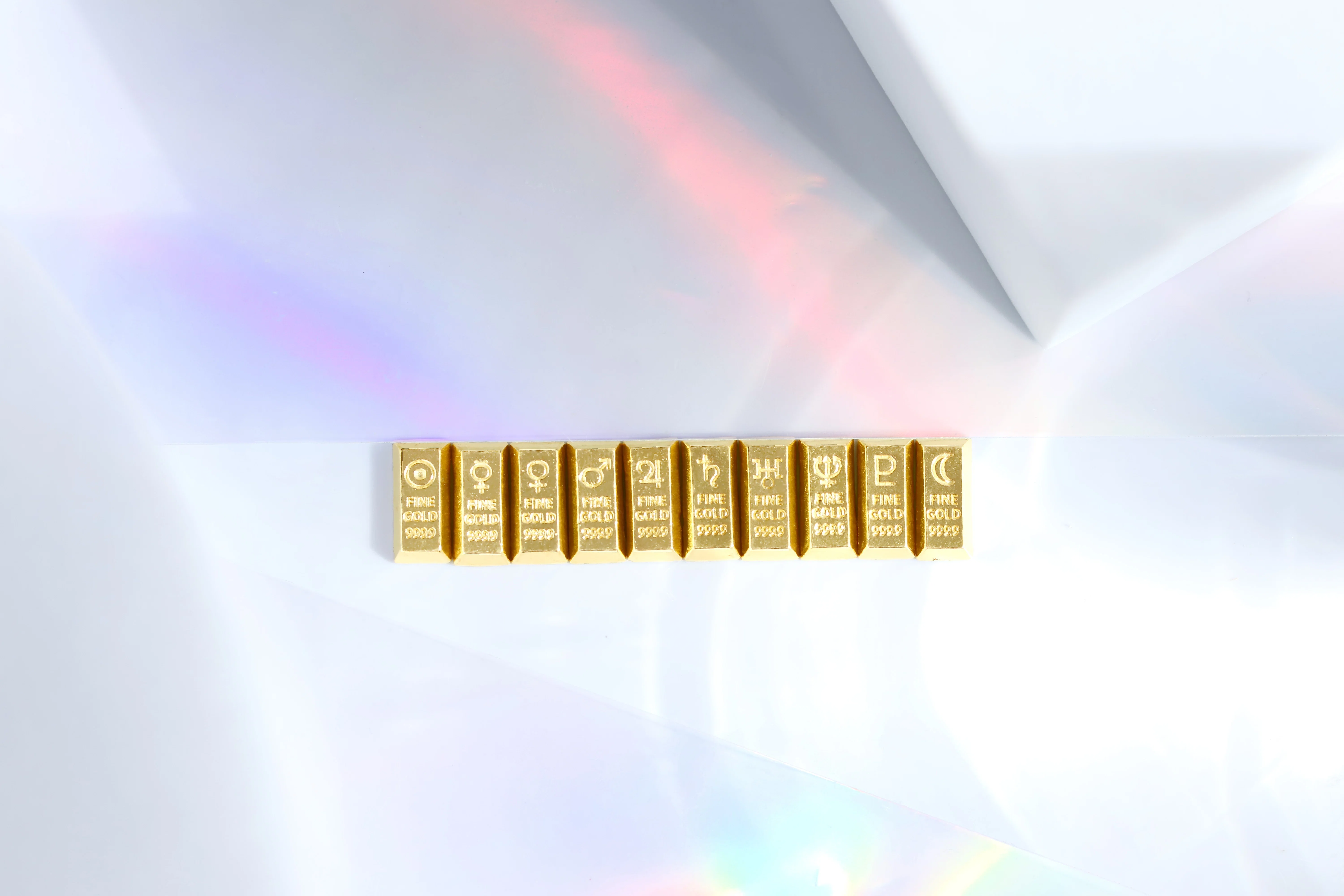 世界最小？「約8mm」指先サイズの【1グラムの純金】の世界。｜株式会社