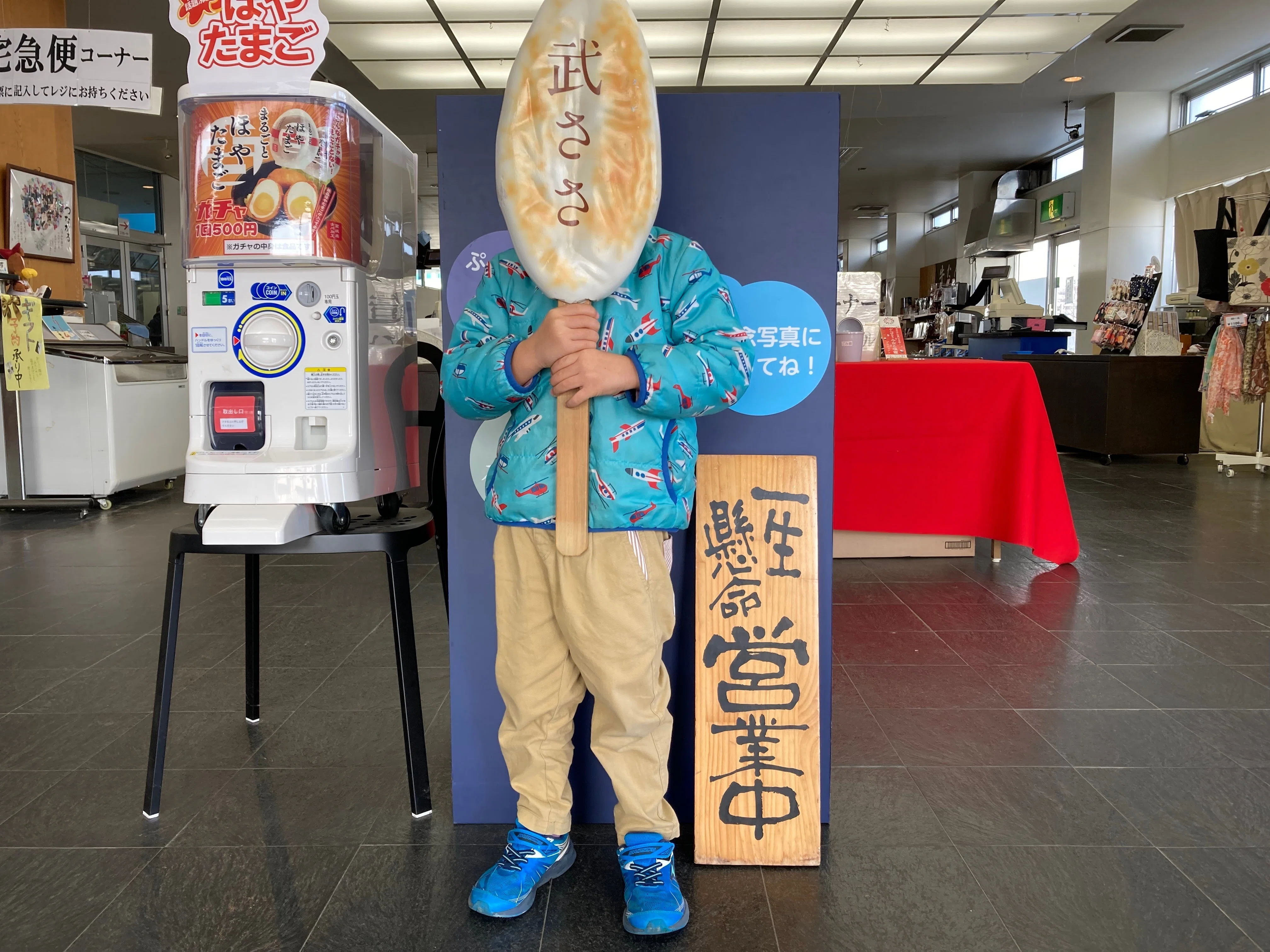 Exciting Seafood Open Factory for Parents and Children: Kneading
