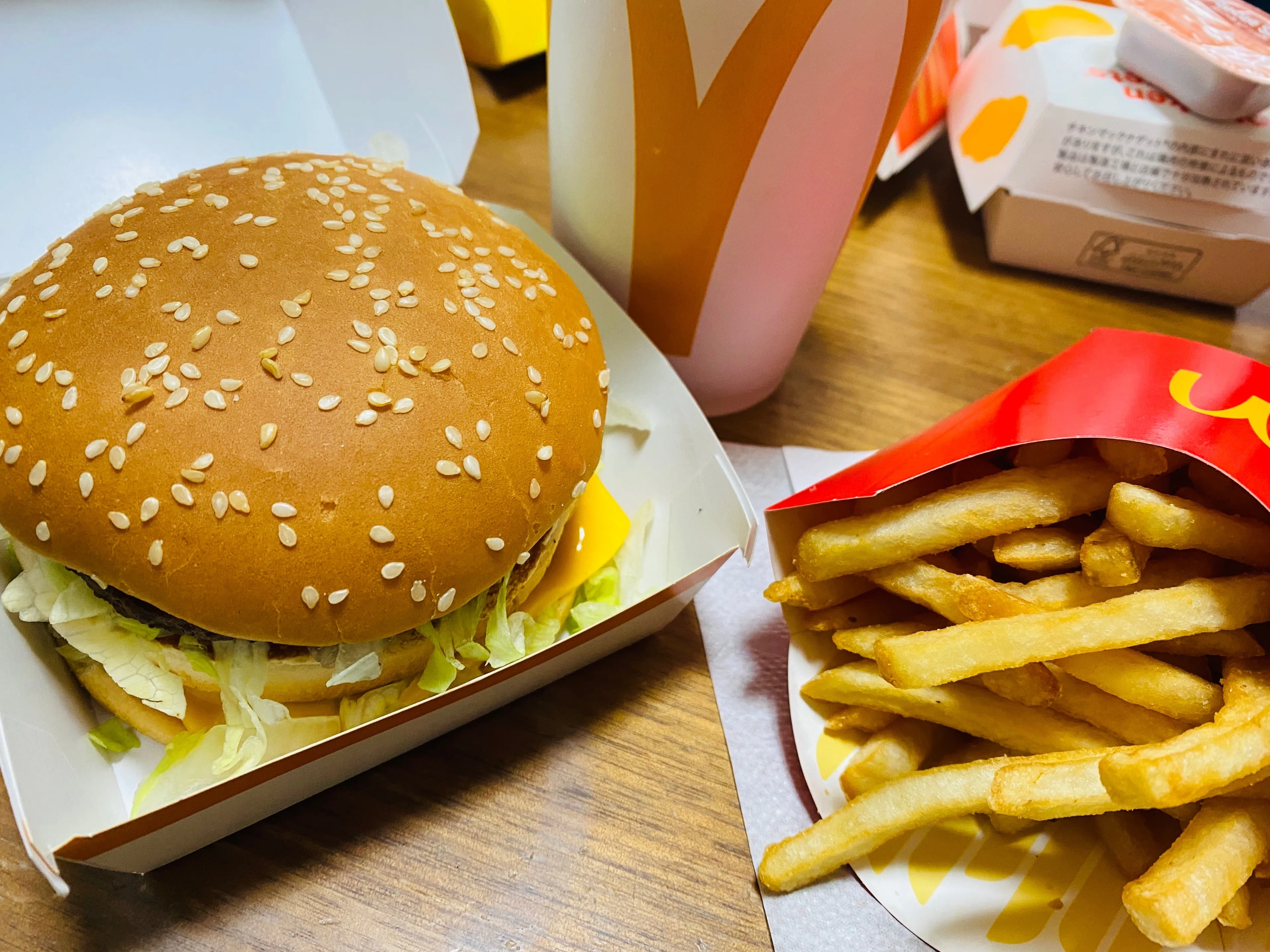 料理エッセイ】沖縄ピエロはビッグマックの達人｜綾野つづみ