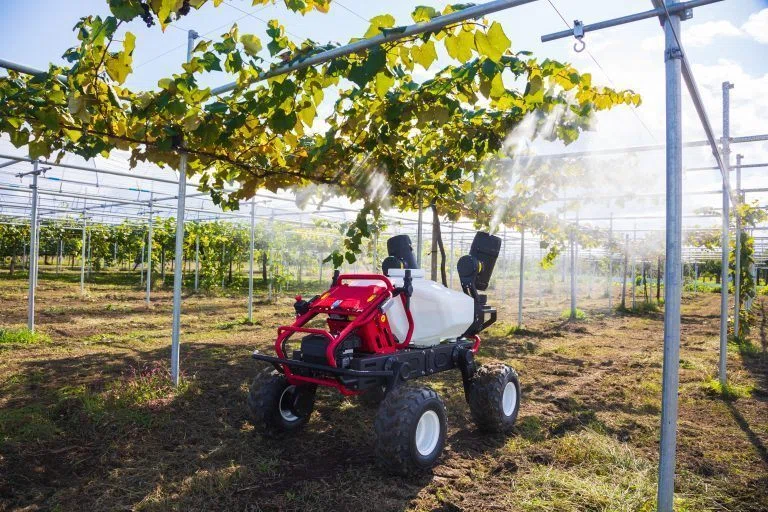 農業用無人作業車R150による薬剤防除実証｜こまちチャンネル