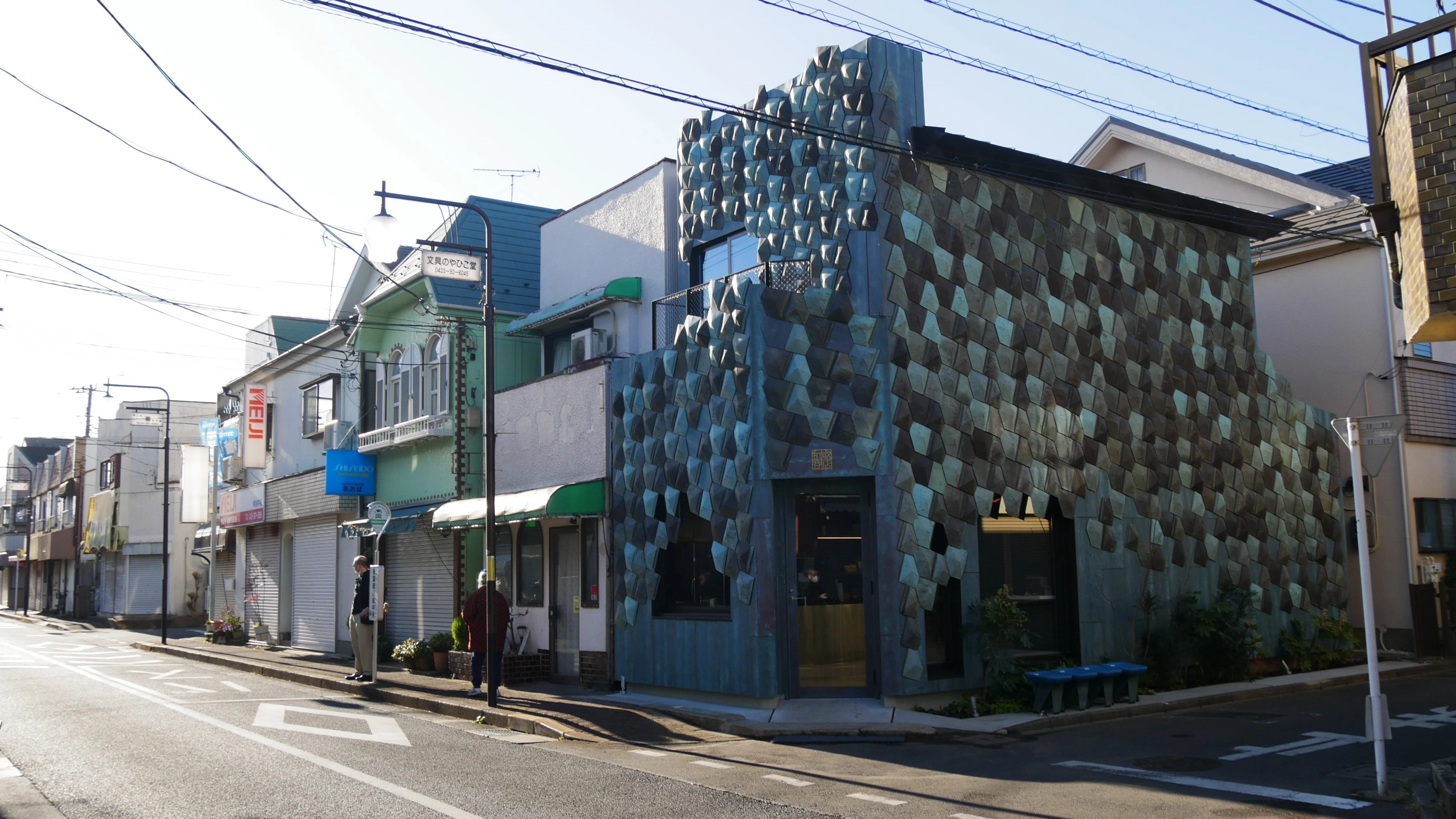 新世界へ！嬉しい可能性が詰まった東村山市の小さなカフェ / 隈研吾
