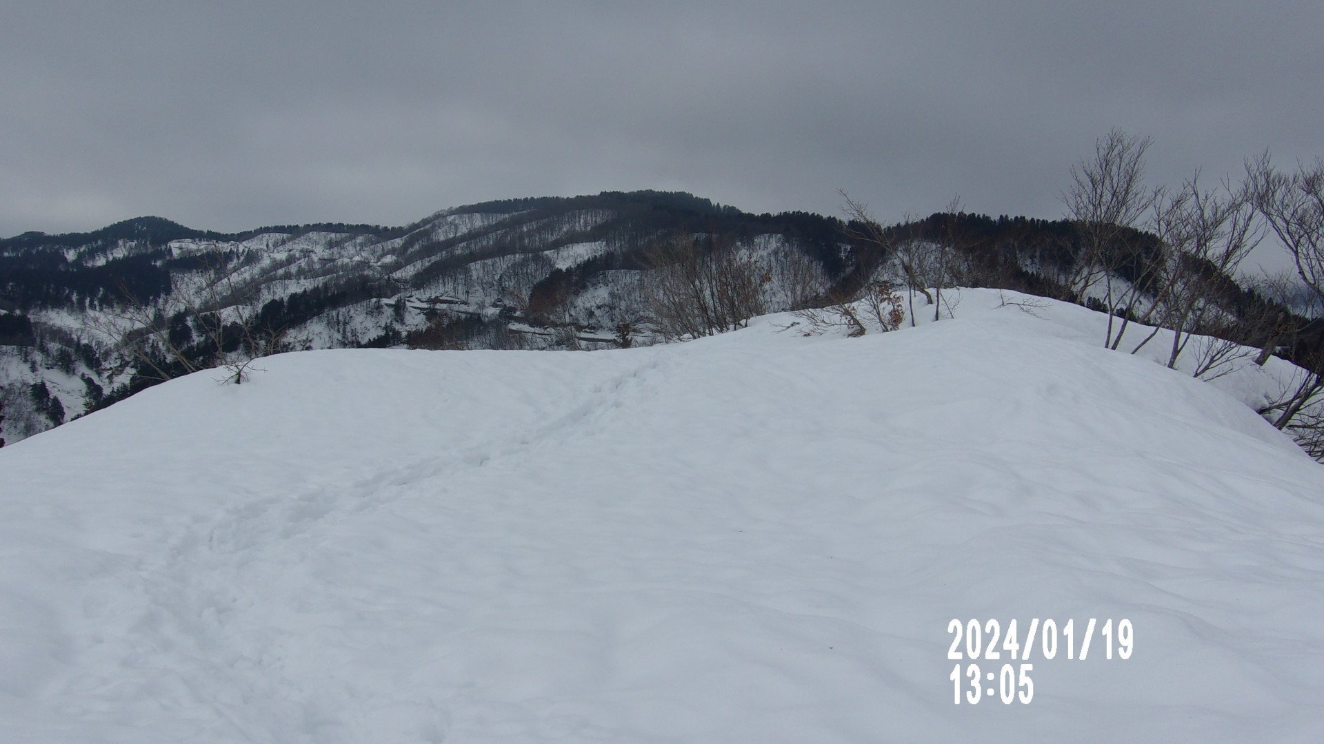 冬の雨で早くも雪融け？ それでも白山に近い国道157号線は積雪たっぷり