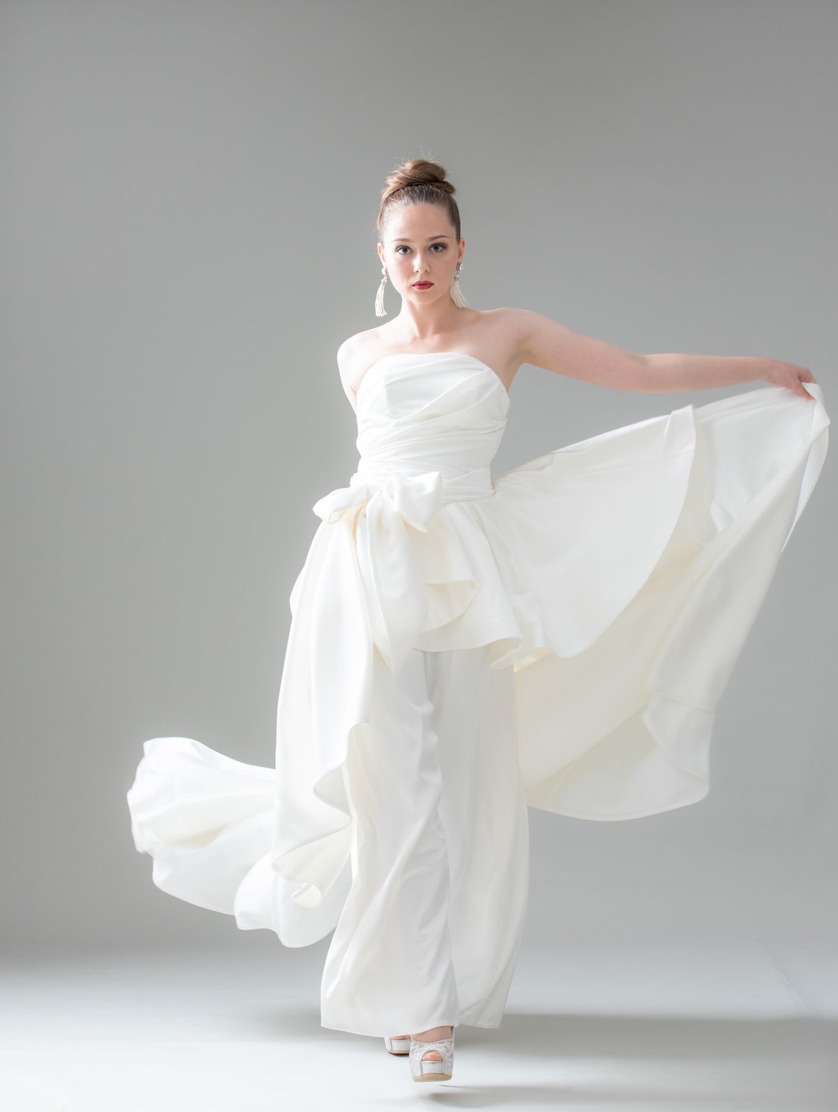 総まとめ】パンツスタイルのウェディングドレスが手に入るお店の情報  