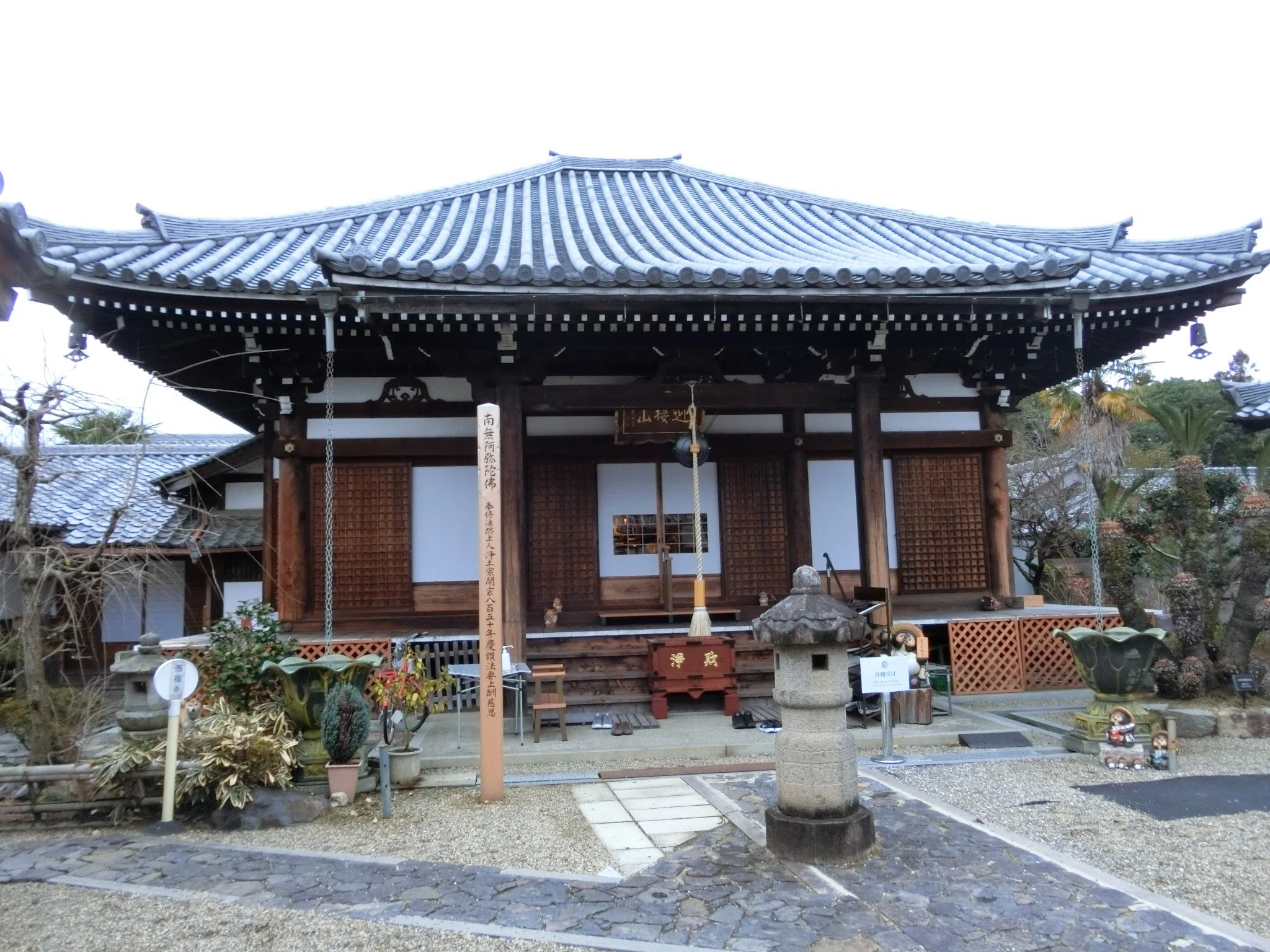 超美仏!藤原時代の如来三尊＠重文「西福寺」鶏さんと戯れる【奈良まち