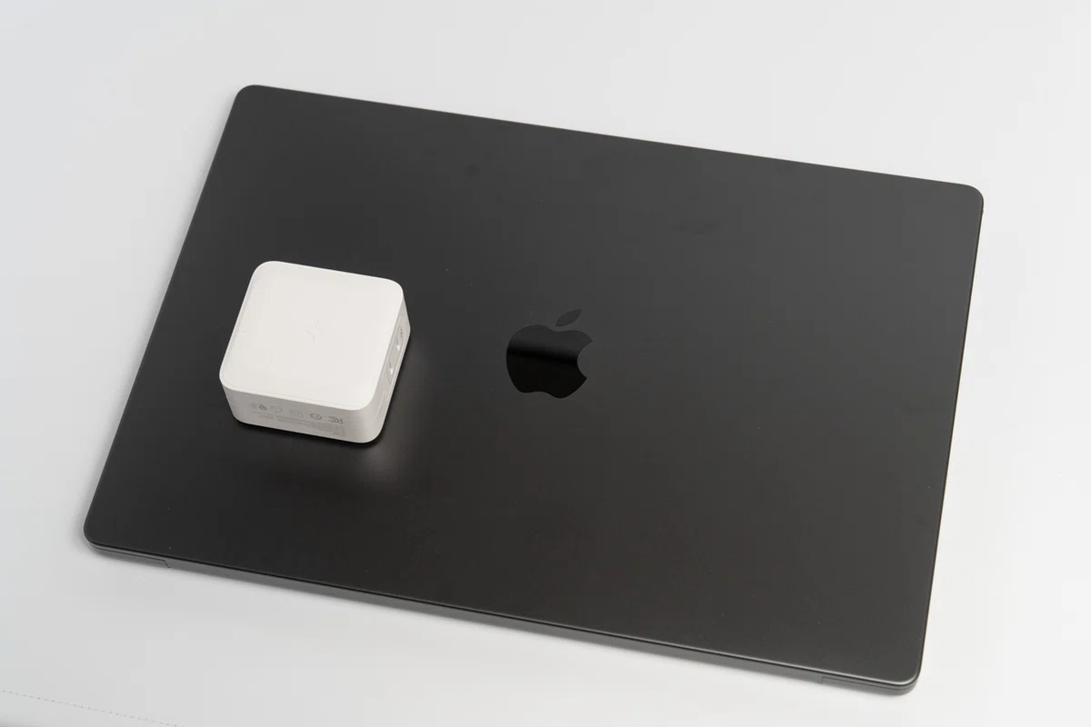 Apple なけれ MacBook Air 本体 充電器付き