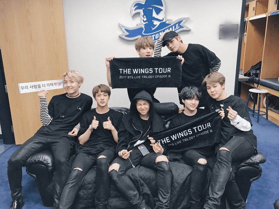 防弾少年団(BTS) - BTS THE WINGS FINAL うちわ 71Yb3gBKH3L._UF350,350_QL50_.jpg