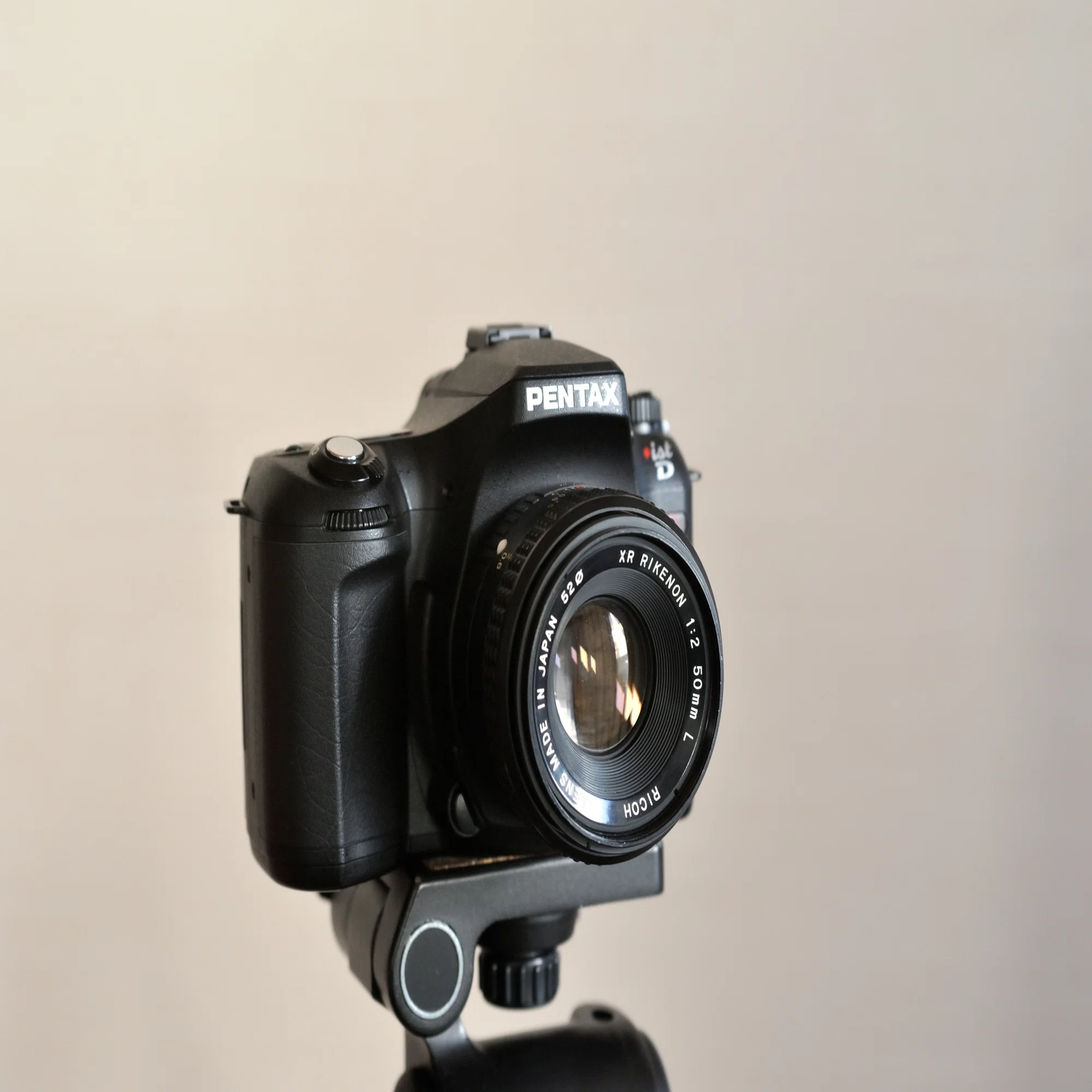 PENTAX *ist D。初代ペンタックスデジタル一眼レフの核心｜Sven