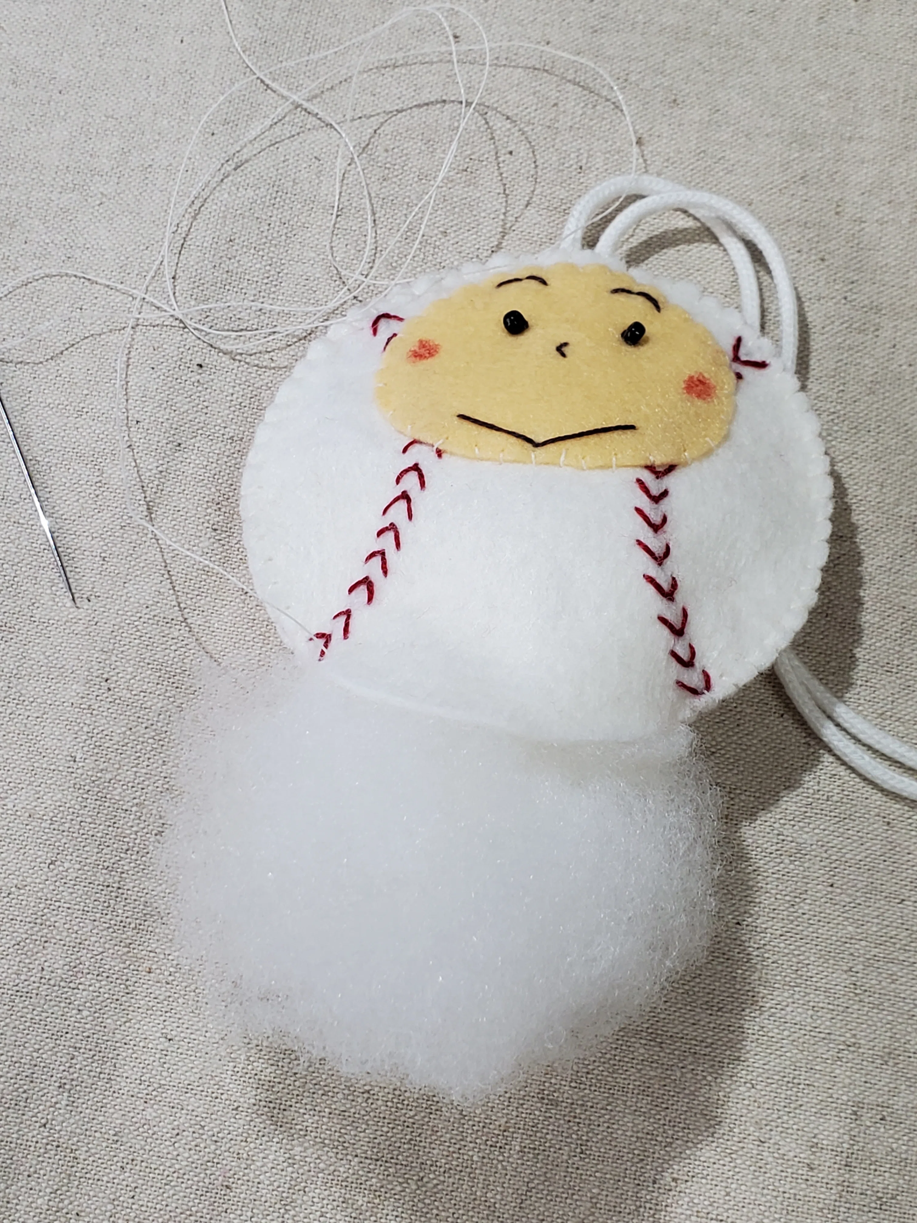 ガッツポーズの野球ボールくんお守り」の作り方｜コットンクラフト