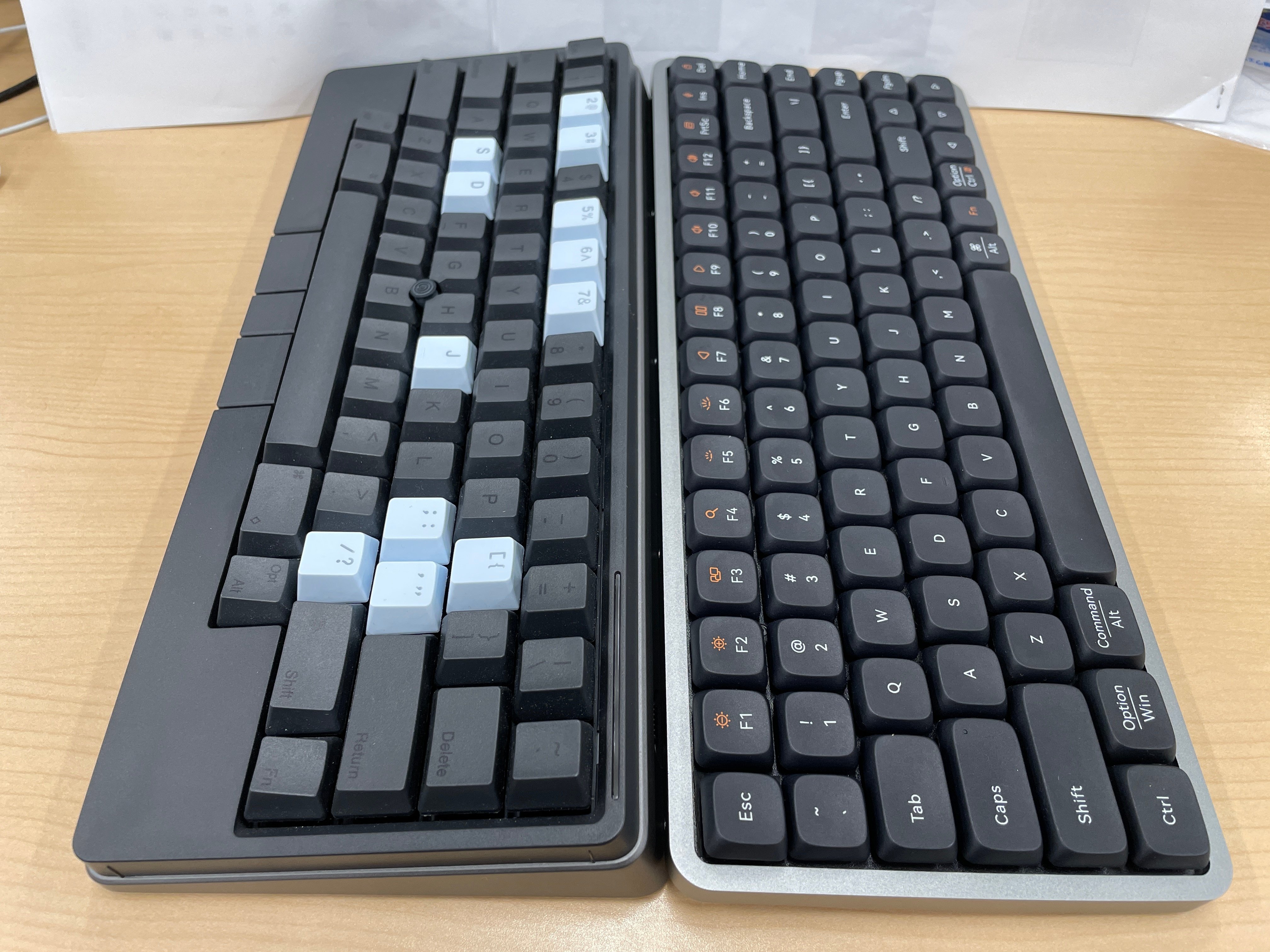 HHKB Studio と LOFREE FLOW 写真で比較｜everythingmakesnoise