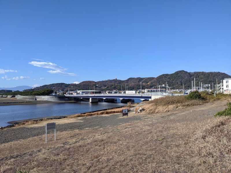 神奈川県平塚市花水川の河口付近に架かる橋。