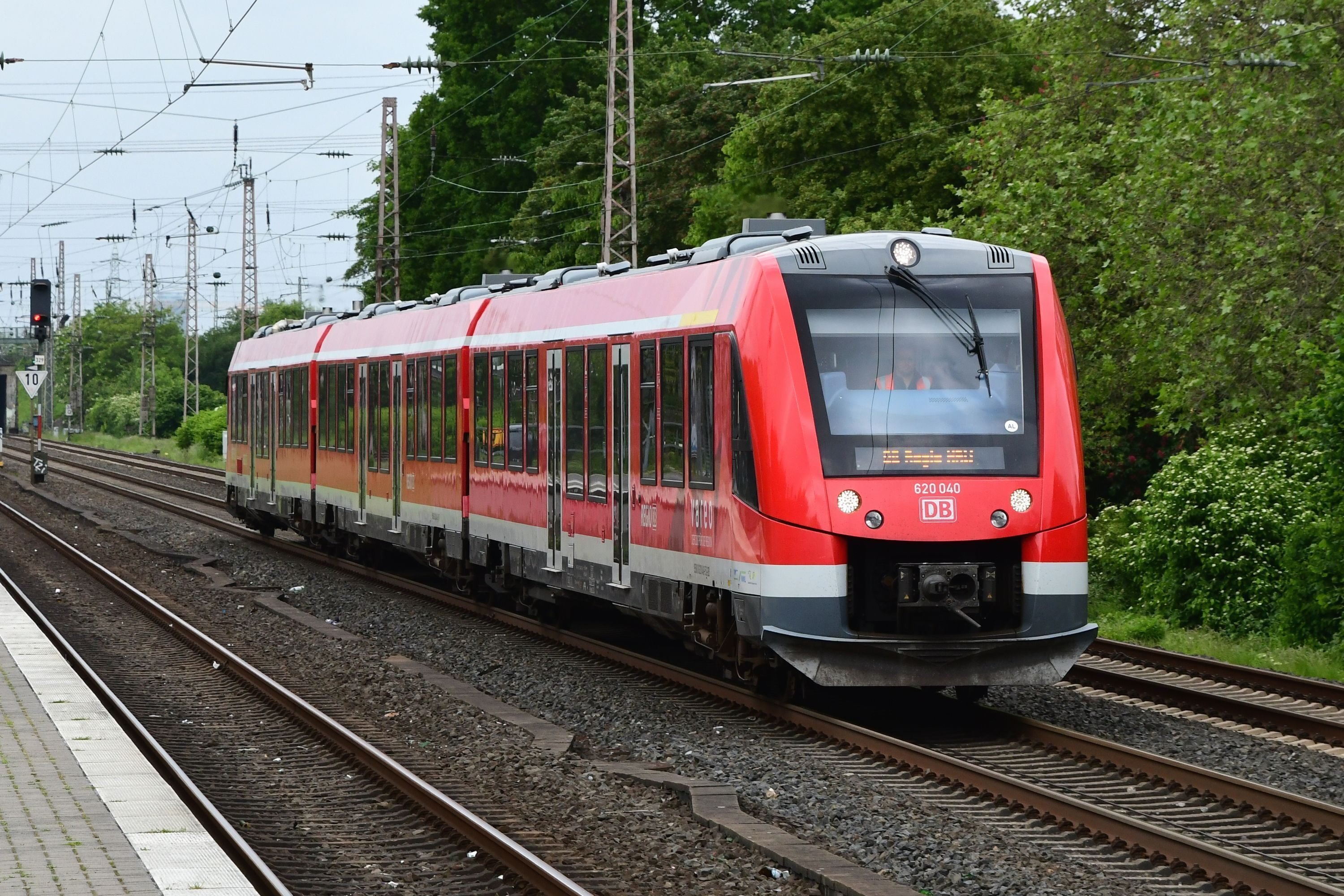 愛しの電車、愛しの街、愛しのビール【ドイツ鉄道旅行2023】｜Siegbergbahn