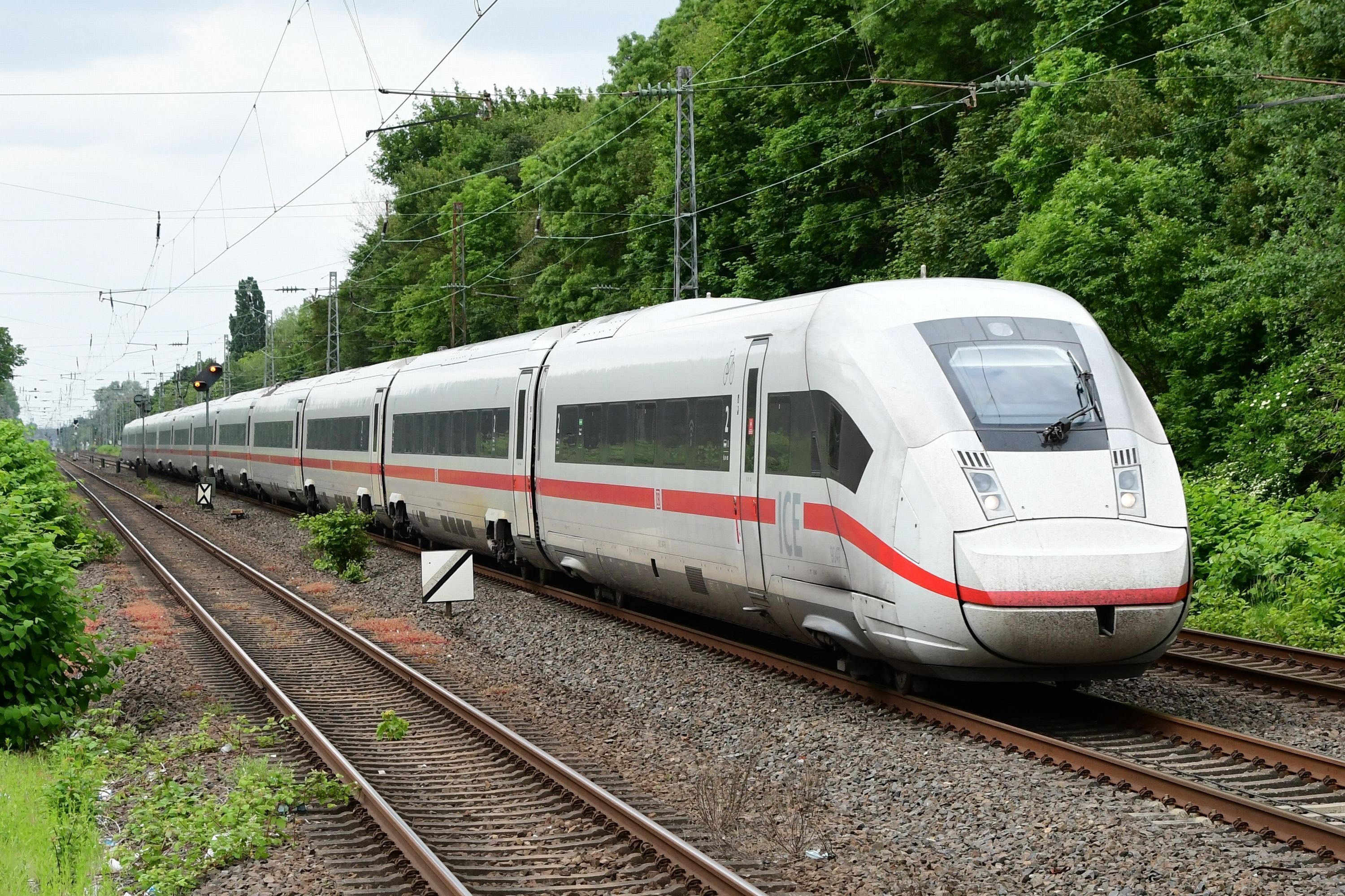 愛しの電車、愛しの街、愛しのビール【ドイツ鉄道旅行2023】｜Siegbergbahn