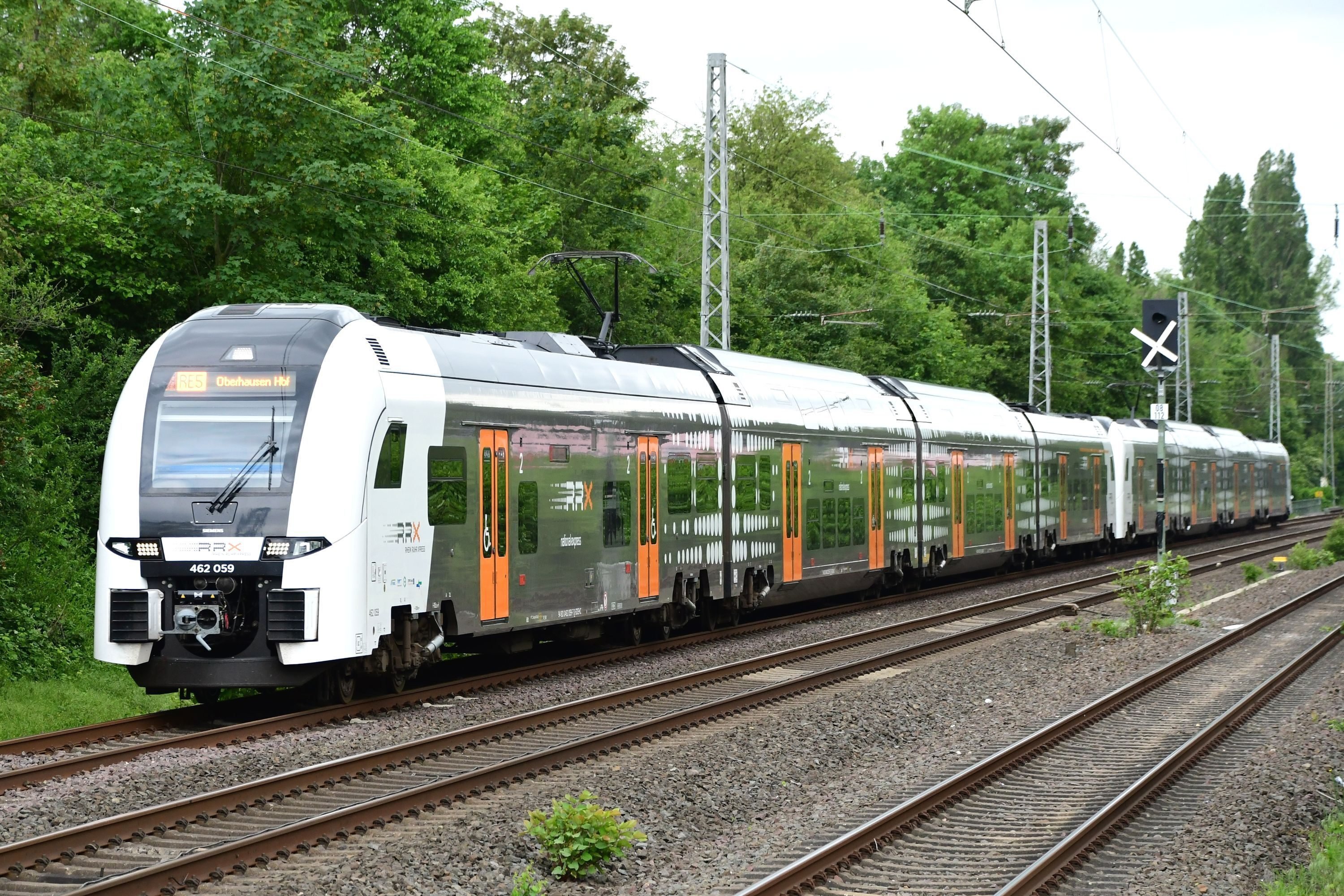 愛しの電車、愛しの街、愛しのビール【ドイツ鉄道旅行2023】｜Siegbergbahn