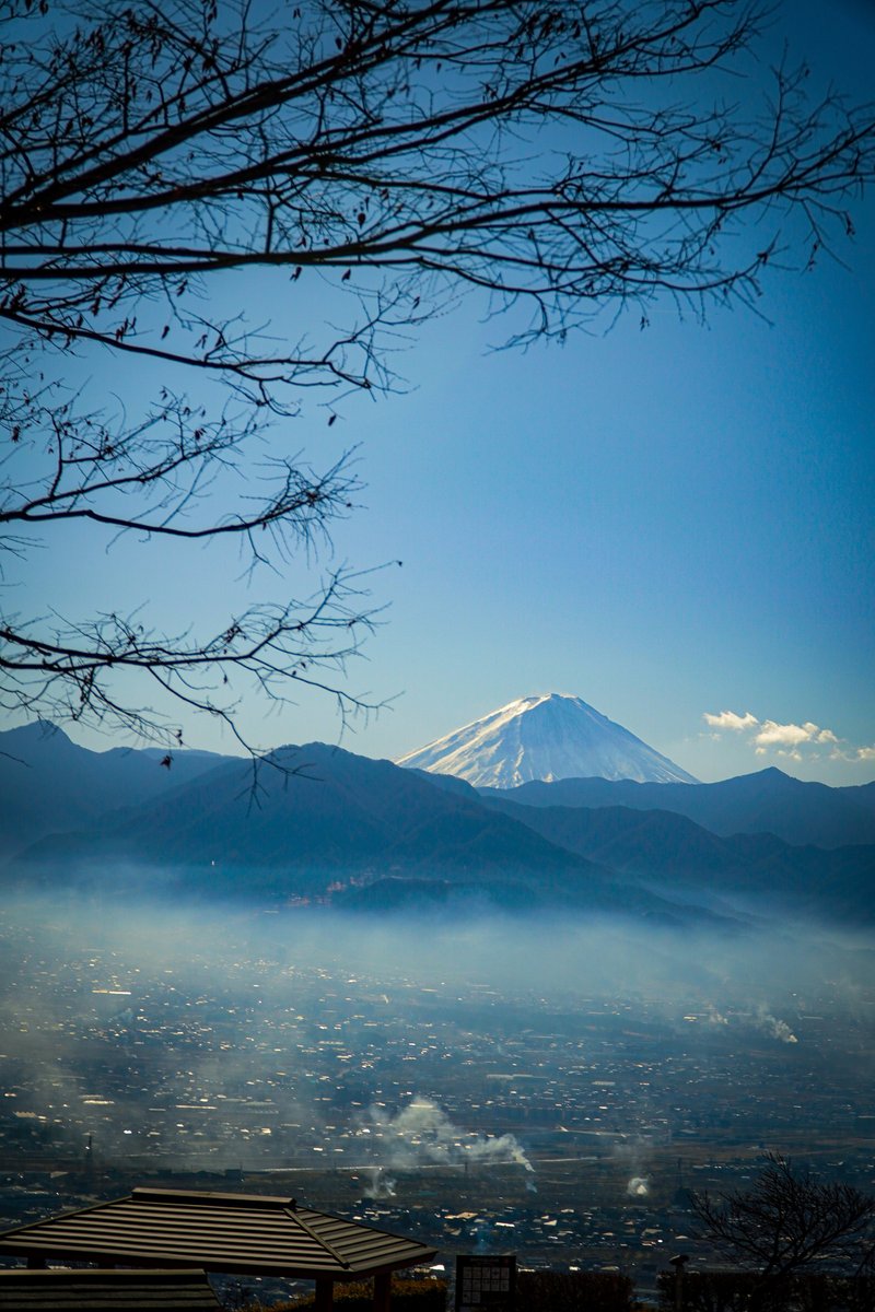 フルーツ公園から見た富士山の写真
