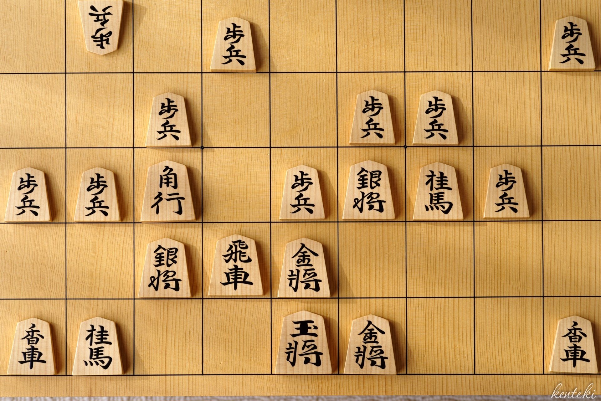 将棋駒　木製　盛上駒　錦旗 楽天市場】将棋駒 黄楊特上彫駒 錦旗書 駒箱付き ※指し味を