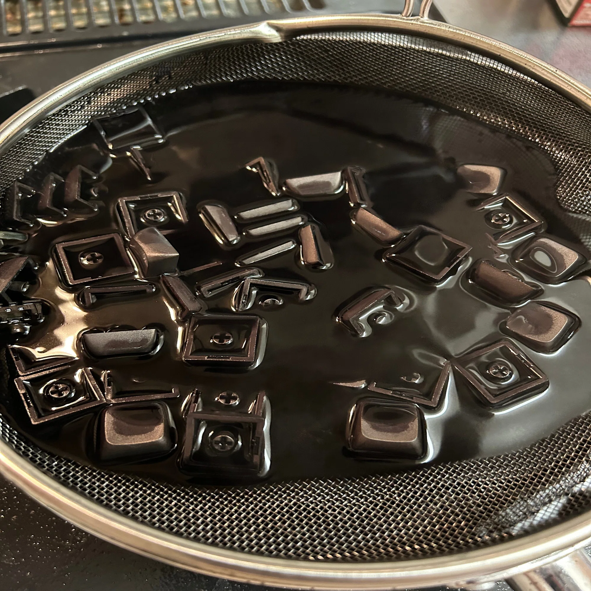 真っ黒なKeyballをつくりたい② -着色・組み立て-｜あじすけ