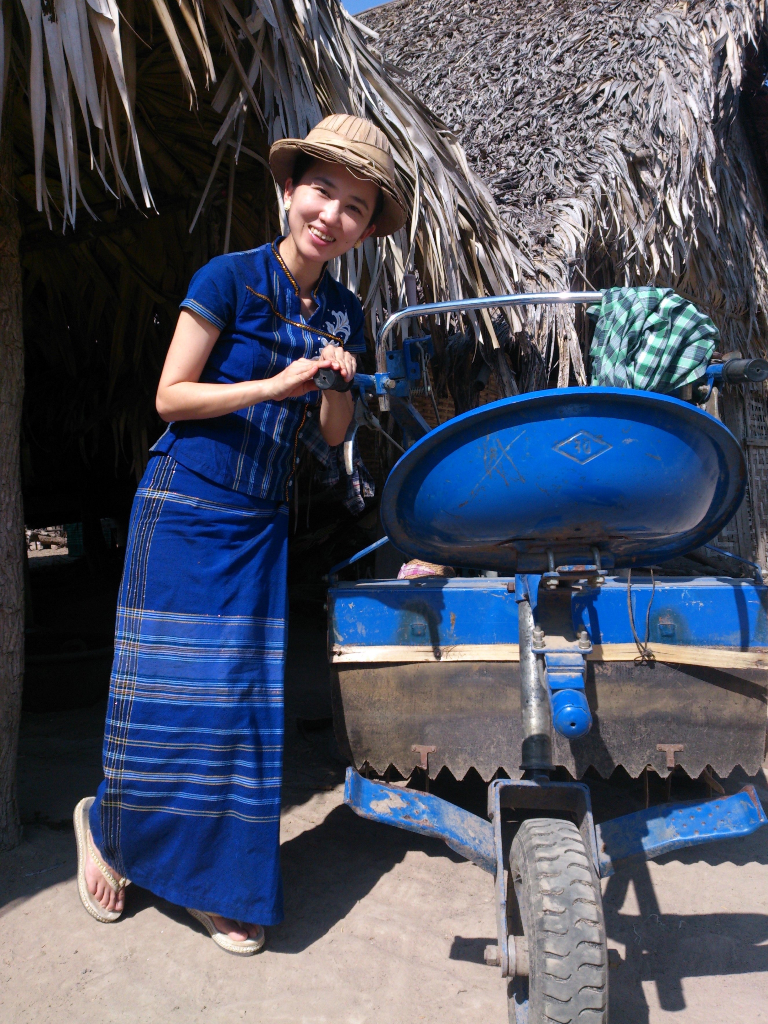 【レアモノ】ミャンマー民族衣装 パンツ ミャンマーの伝統衣装「ロンジー」はお土産にも人気の巻きスカート！