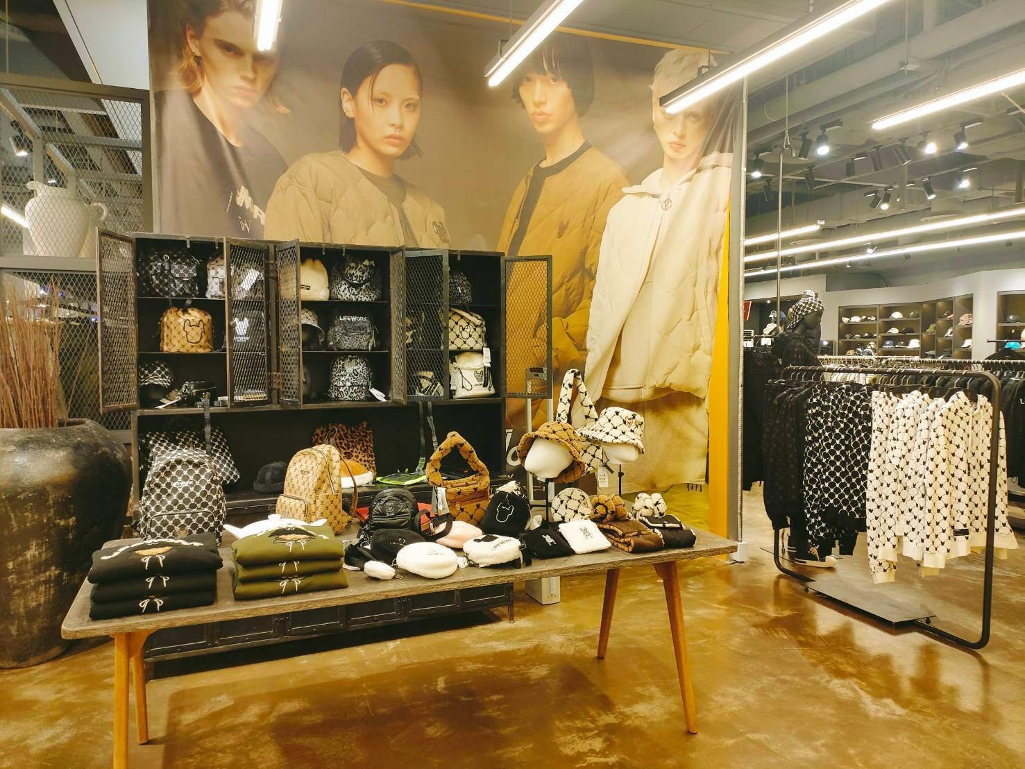 今もっともアツい韓国ブランド「LIFE WORK」明洞店の写真