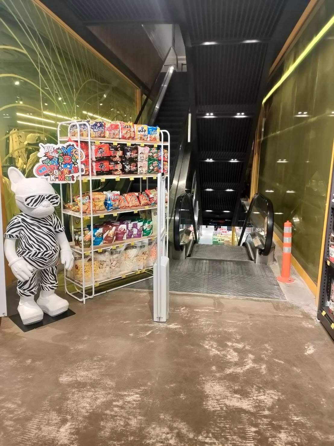 今もっともアツい韓国ブランド「LIFE WORK」明洞店の写真
