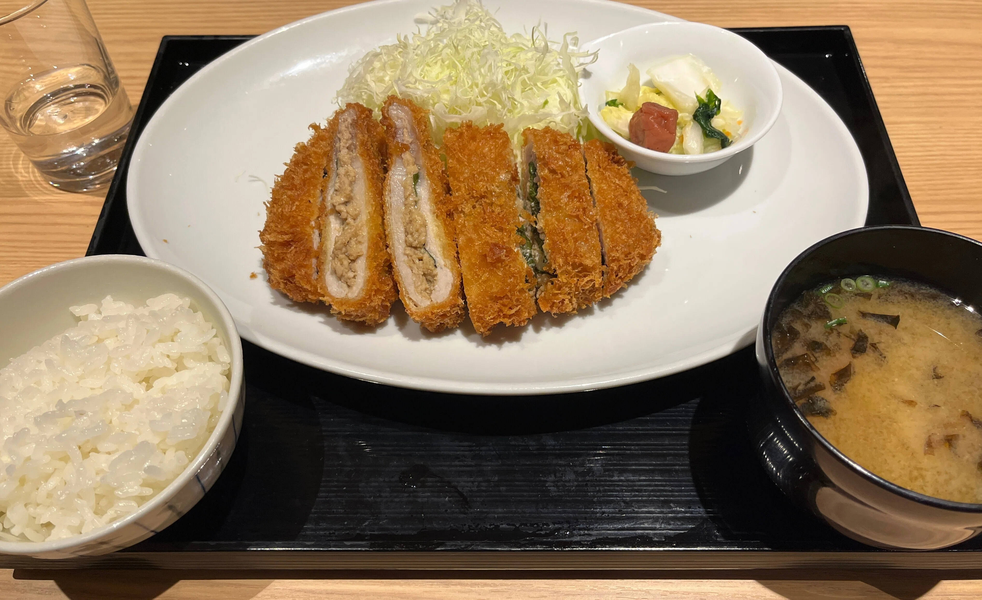 とんかつ 日々盛岡・老舗をゆく】最高峰の接客レベルで生まれ変わったとんかつの