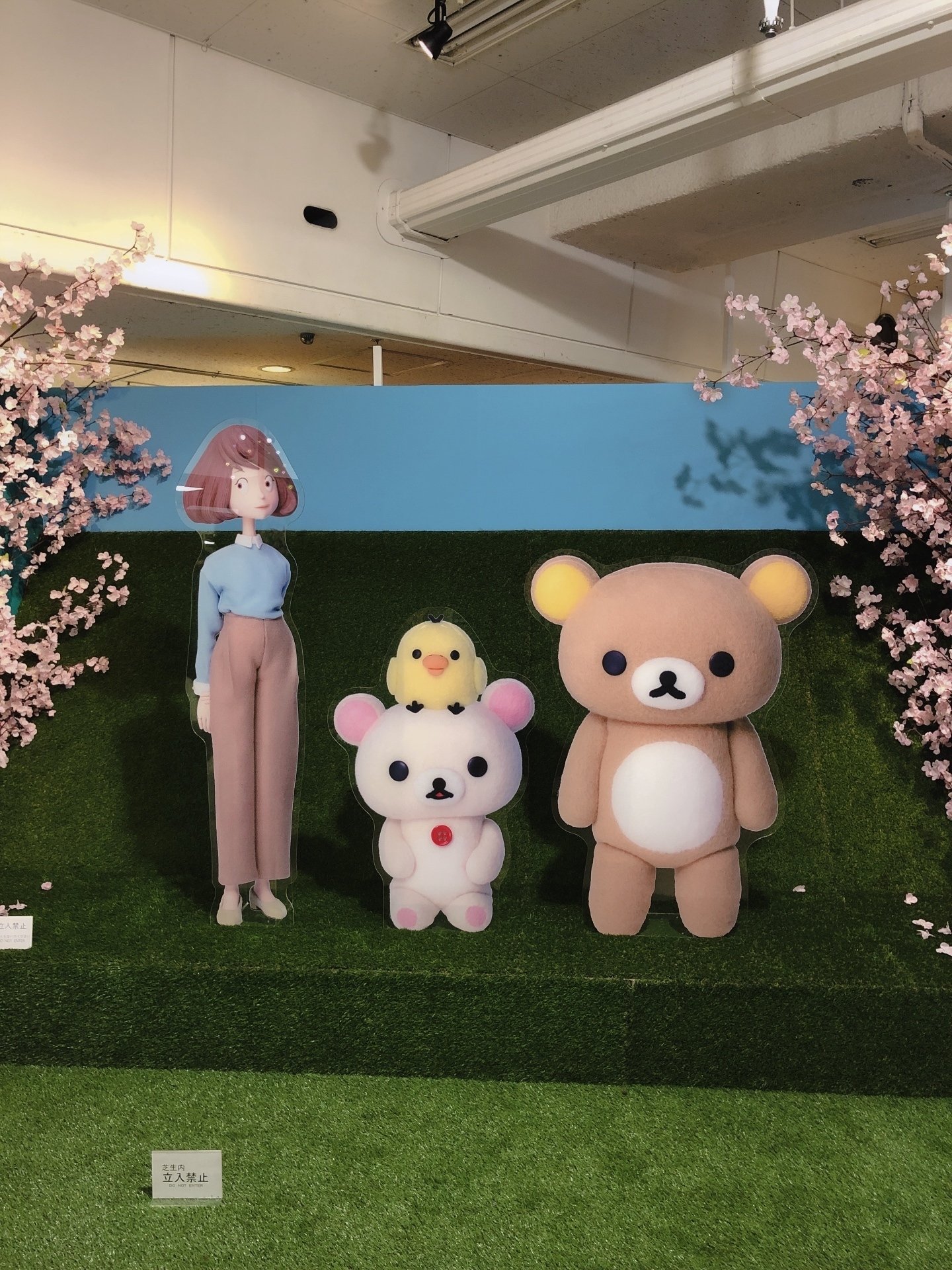 リラックマとカオルさん展 ふわもふぬいぐるみ 3点セット くまんばち スリッパ 3点セット]リラックマとカオルさん展 会場