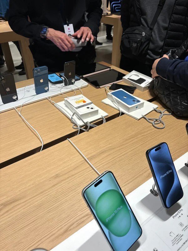 Appleストア心斎橋ガラスの階段モニュメント Appleストア心斎橋ガラスの階段モニュメント