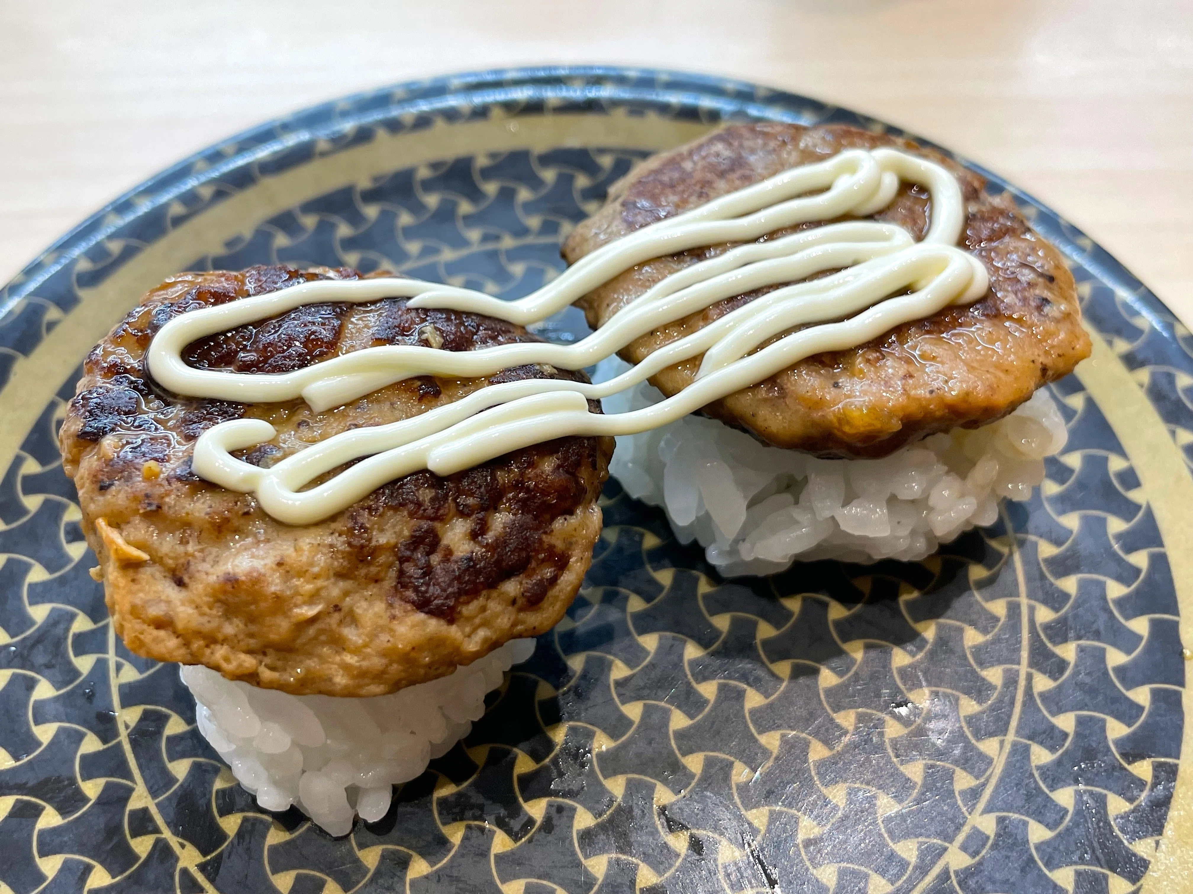 ハンバーグ寿司あれこれ｜小野瀬雅生