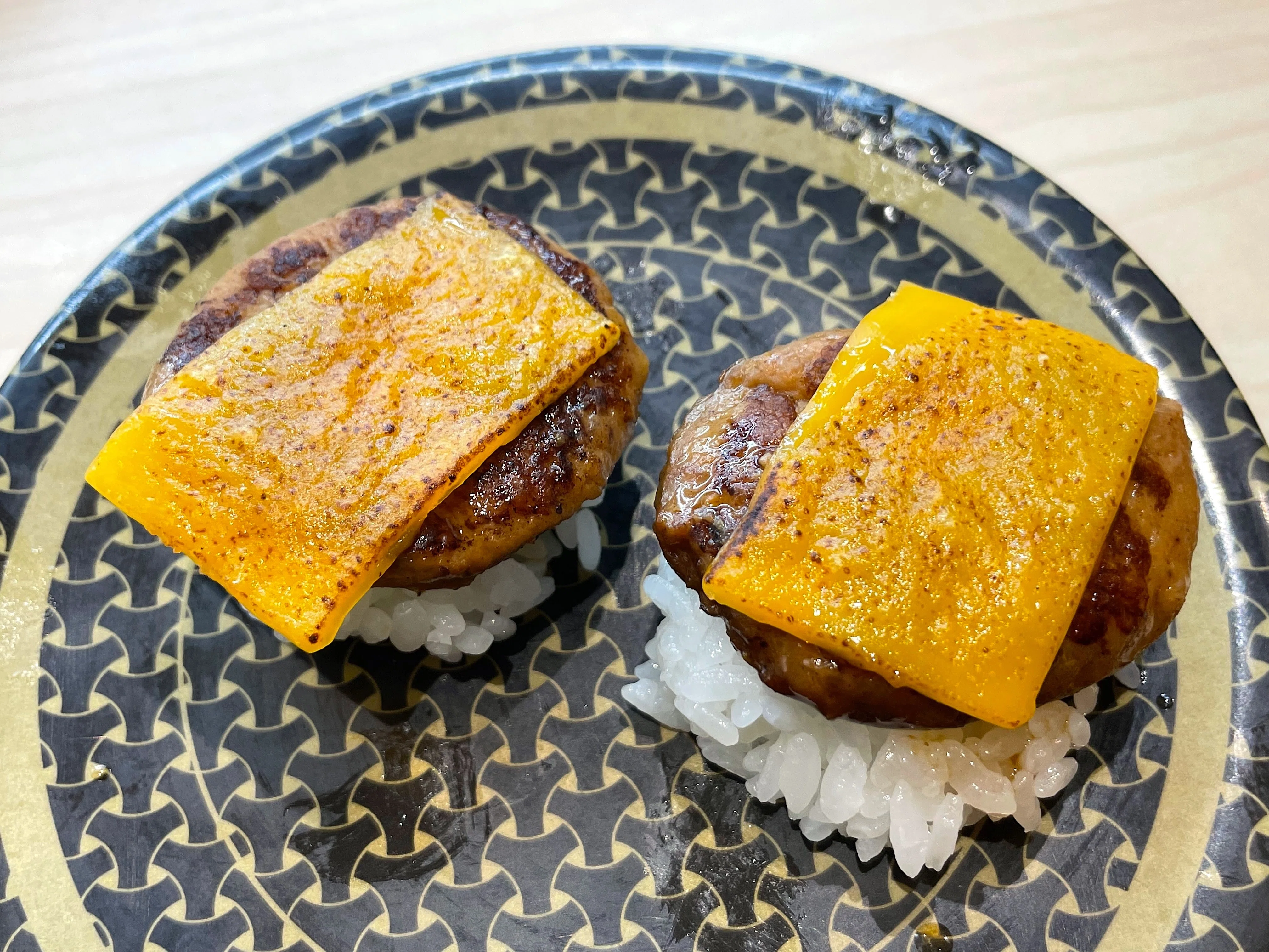 ハンバーグ寿司あれこれ｜小野瀬雅生