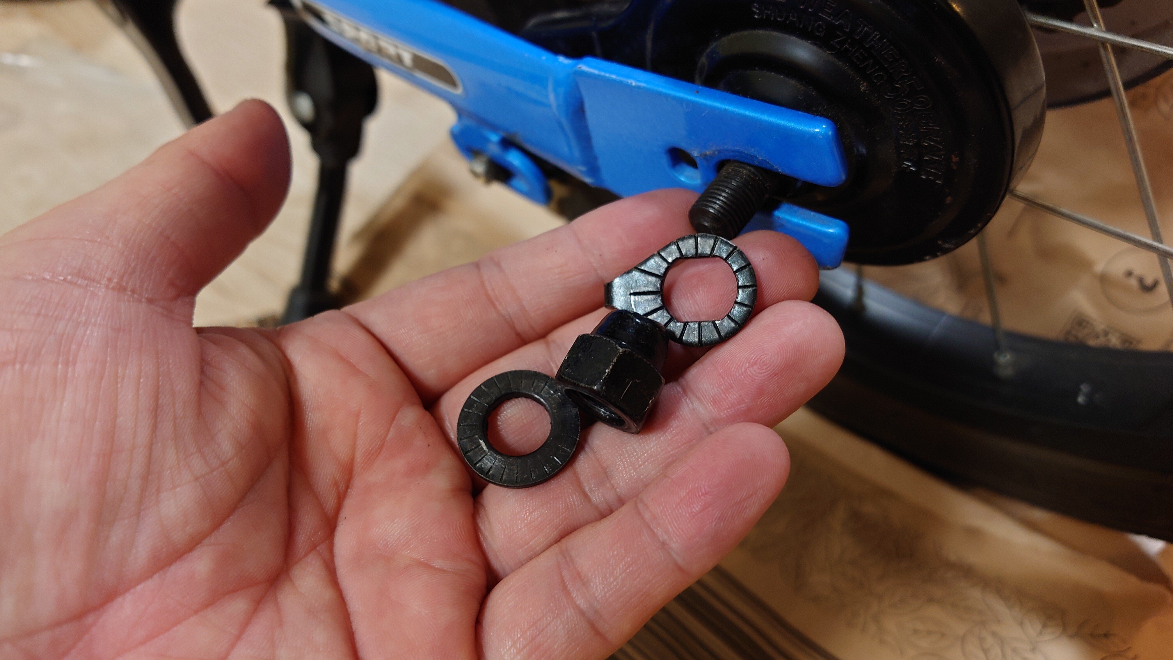 ストライダー14xに補助輪の取り付け方｜mc_kurita