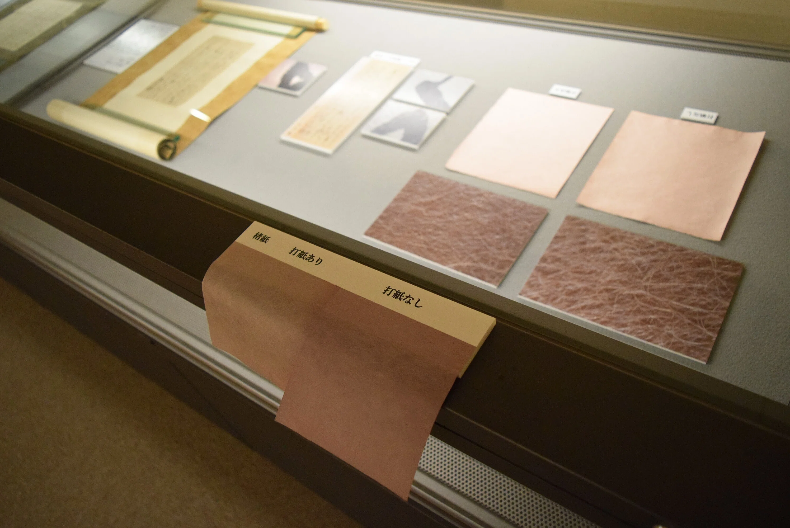 美しく書きやすい紙”とは―新春特別展 「書の紙」展｜成田山書道美術館