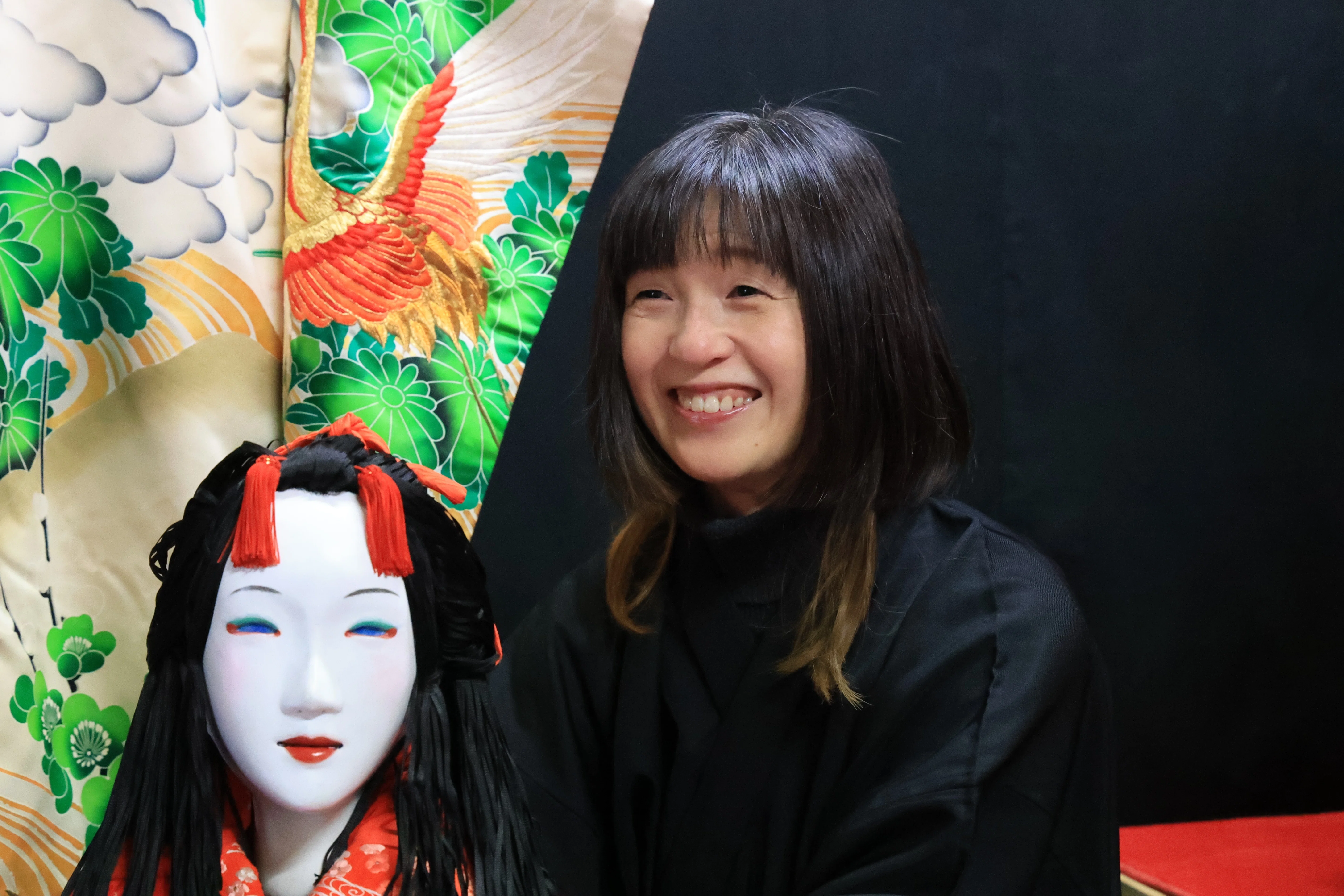能面を被ってる日本人形 インタビュー】人形師 どんどろ流 百鬼 能面を被ってる日本人形 インタビュー】人形師 どんどろ流 百鬼