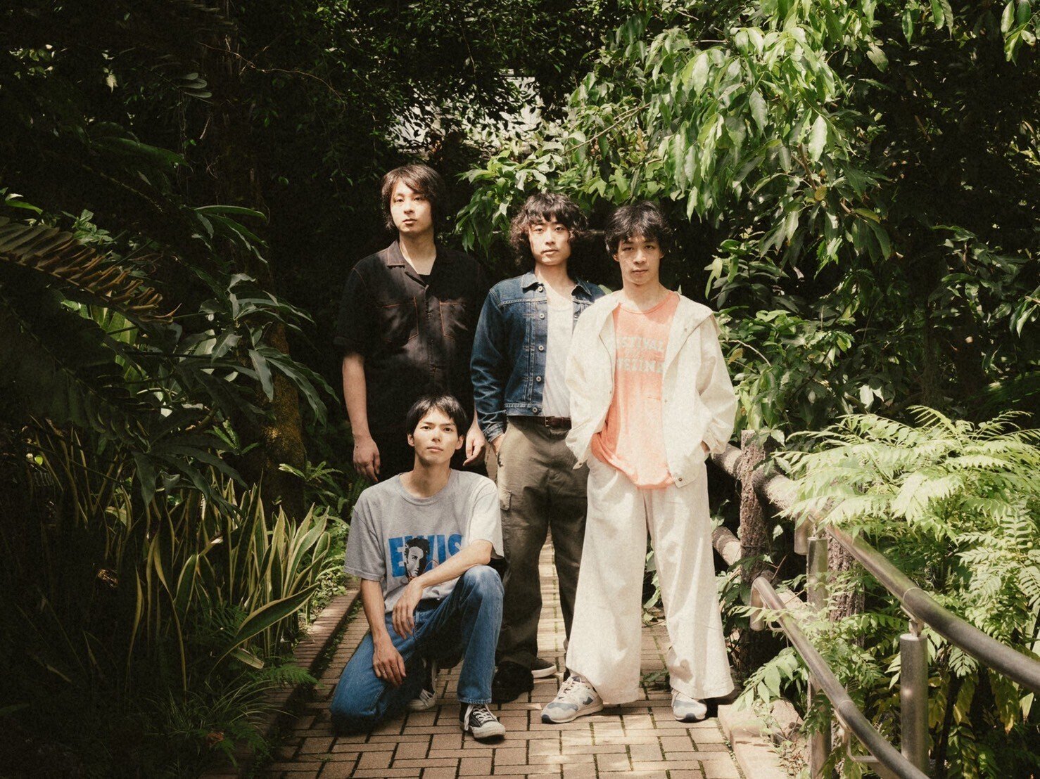 メンバーはandymoriやtetoが好きだという。間違いなくその系譜なん