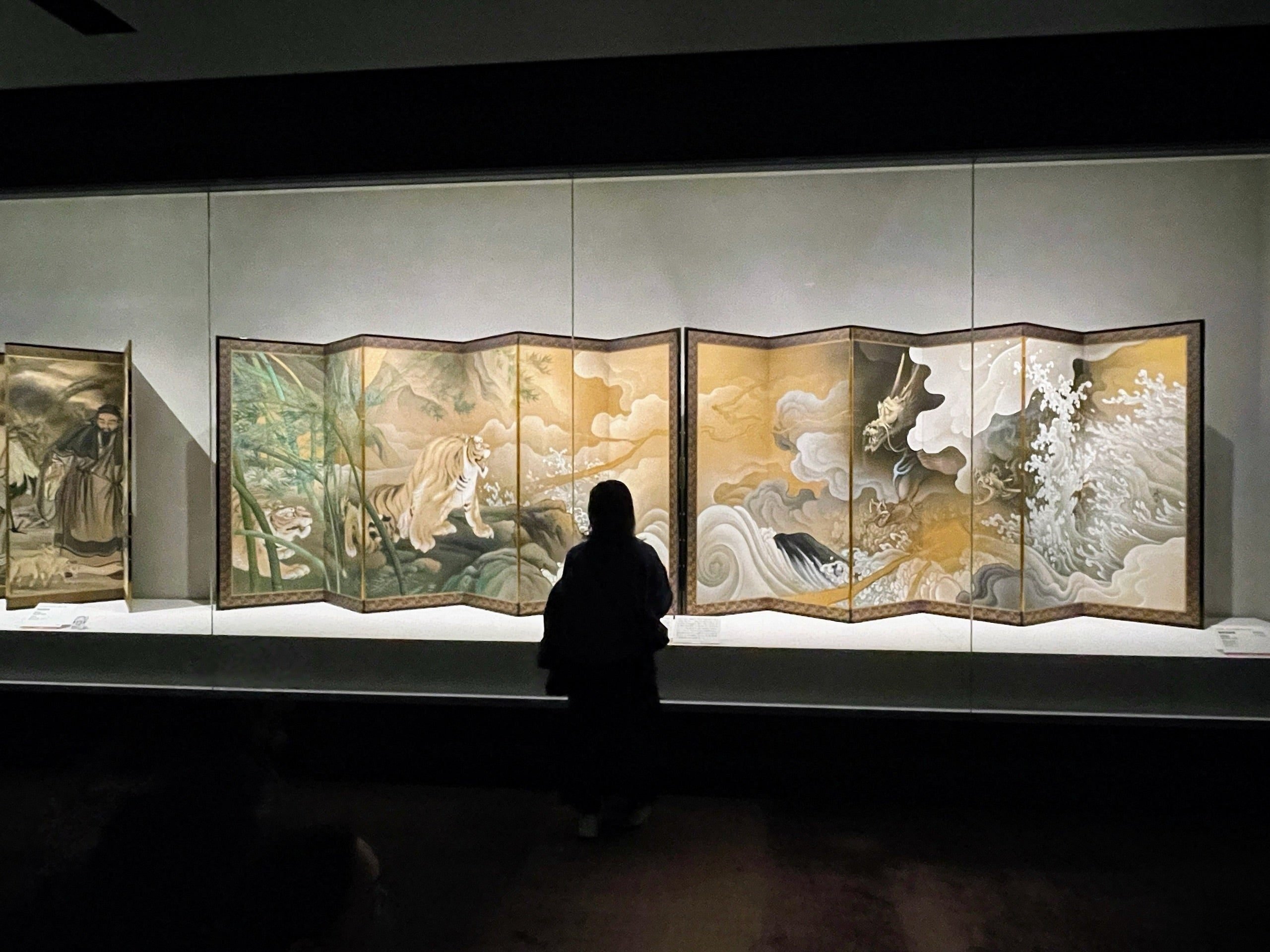 中国美術　龍図蓋物　高さ約20g㎝　東Y7-0331②タヒチ 伝説の龍と史実の鰐 四国水族館の干支展「UTA ZOO(うたずー