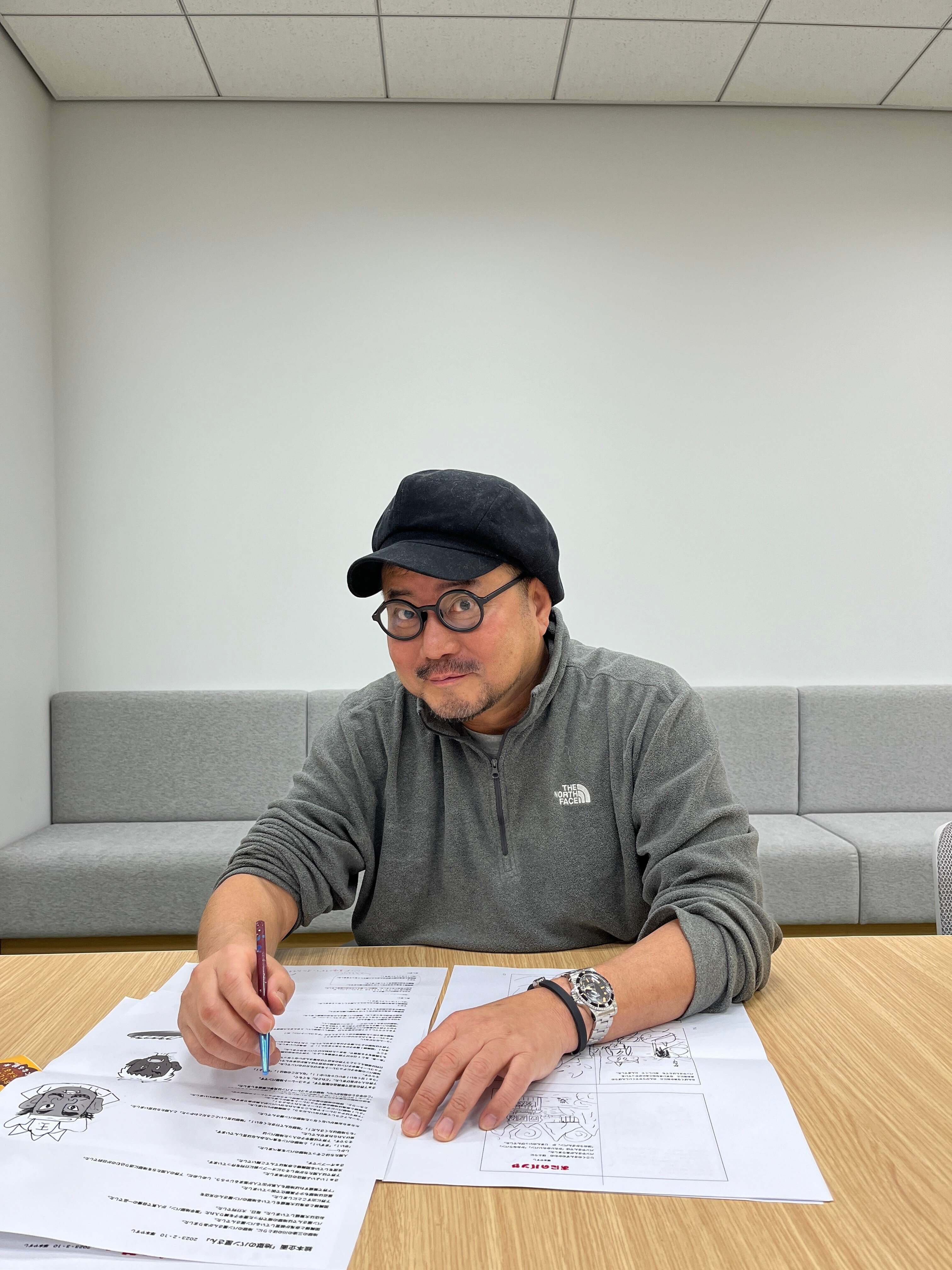 絵本作家・塚本やすしの「ヘンテコな」頭の中 『おにの パンや』刊行