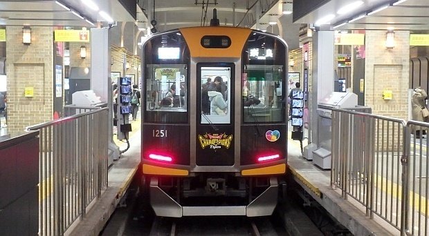 阪神1000系 日本一記念ラッピングトレイン10501 ogp_hs_c1001a_2797z.jpg