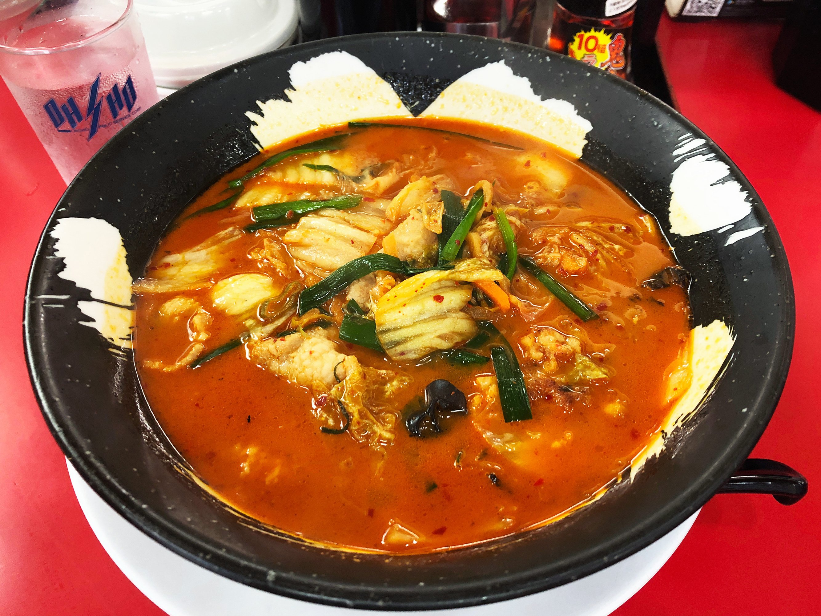 餃子の王将》 豚キムチラーメン｜Jumpei Kawamura