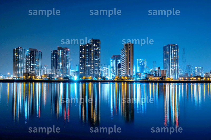 「高層ビル街の夜景」フリー素材3枚セット｜街並み・オフィス街・ビジネス街のイメージ画像に