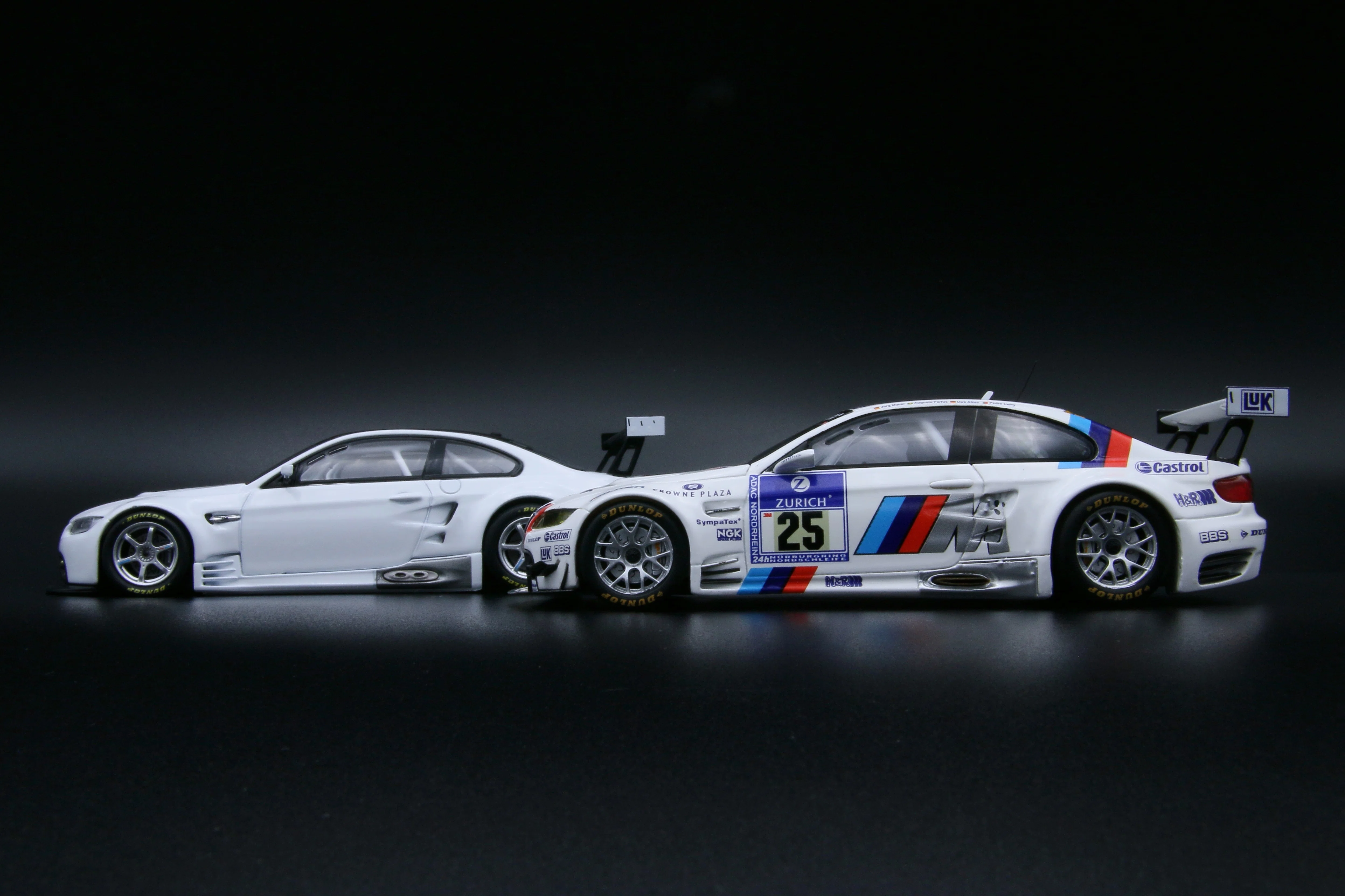 スケール1／43のミニカー写真集「公道を走るレースカー」｜kamisa