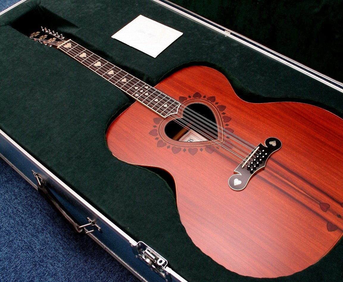 週末値引】希少なヴィンテージミニ12弦ギター。ハート型のホール。