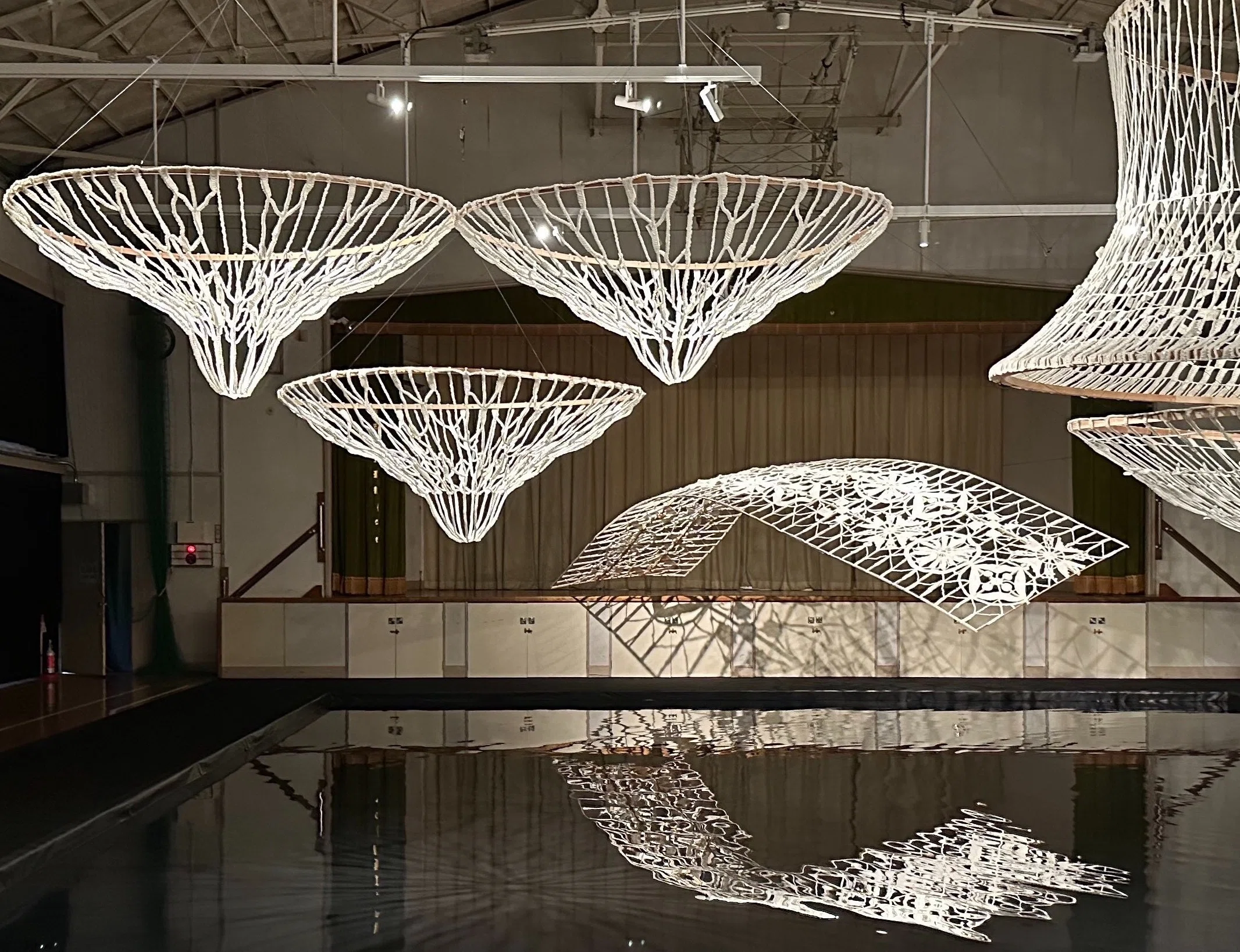 空間いっぱいに広がるアートの中へ｜sanchi