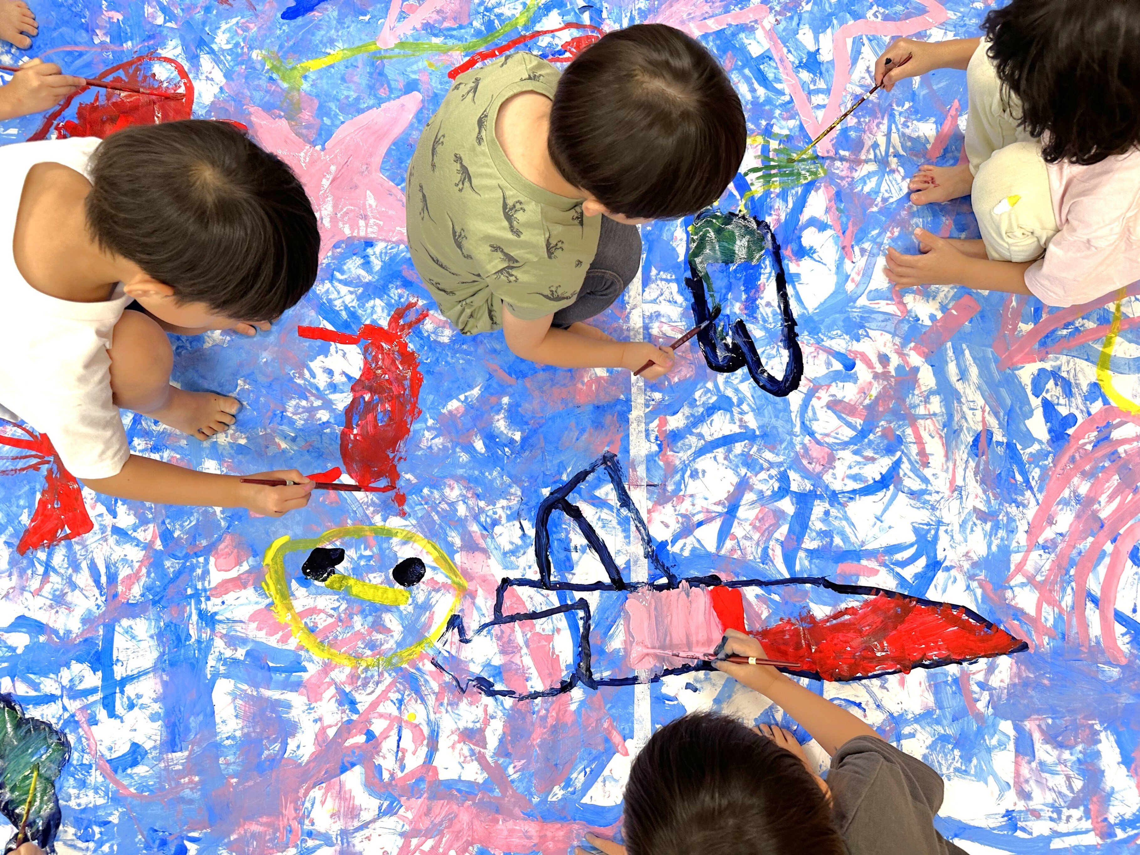 アート作品の案に使えそうな子供の絵 遠近法を使った絵画 part6⛰️ 遠くからズンズンと近づいて来るような