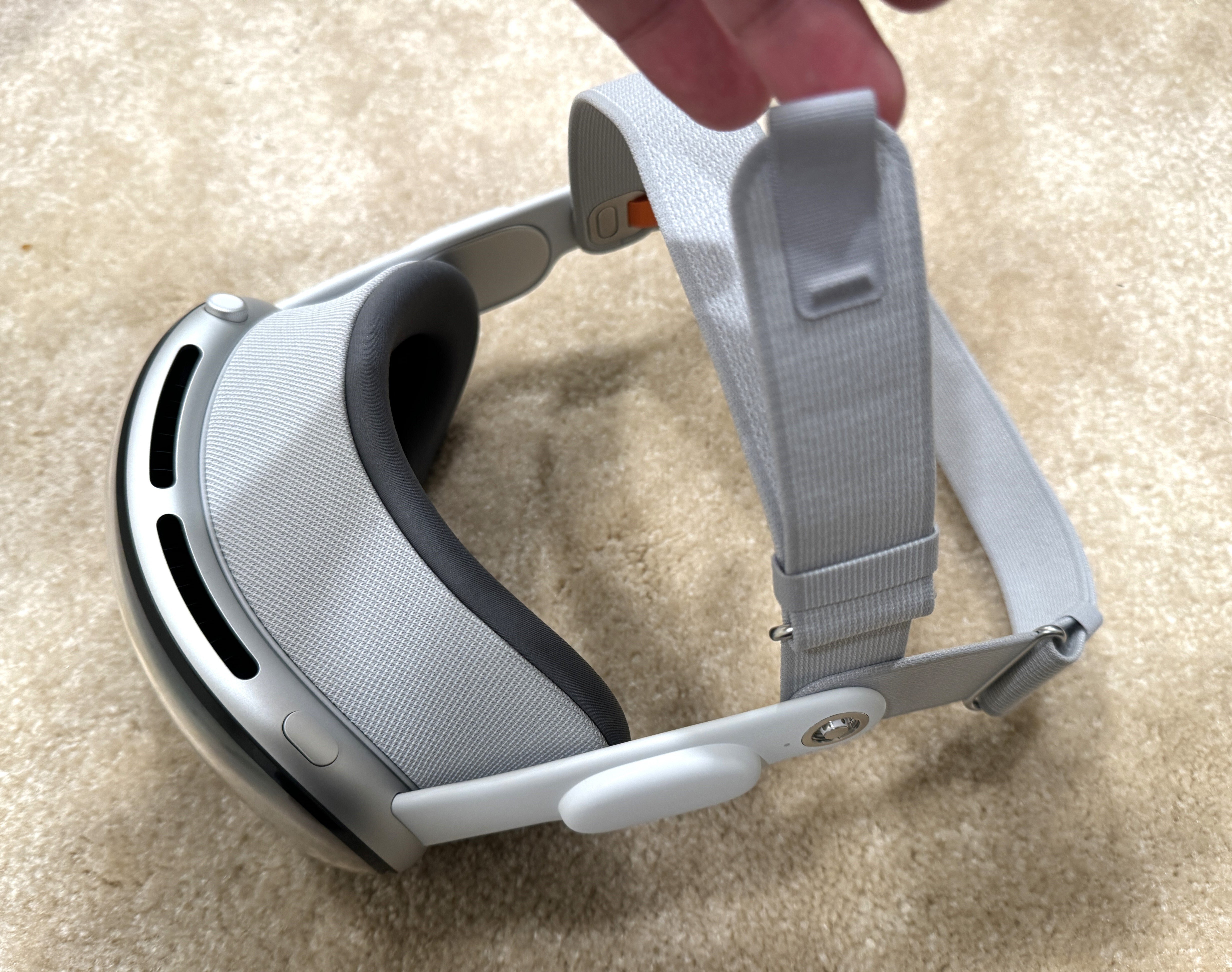 【値下げしました】Apple Vision Pro 本体 箱無し持ち運び用バッグ 値下げしました】Apple Vision Pro 本体 箱無し持ち運び用バッグ