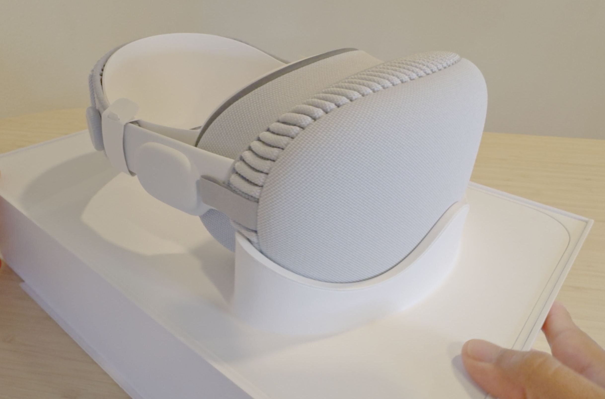公式サイト - ハイブランドの新作が続々登場 Apple Vision Proの巨大な箱を開封 気になるポイントをチェック その他
