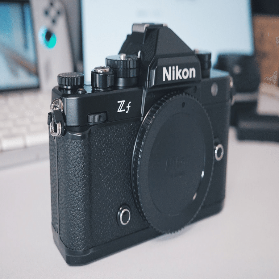 やっと届いたNikonZf/見た目からエモいカメラ｜わちゃ