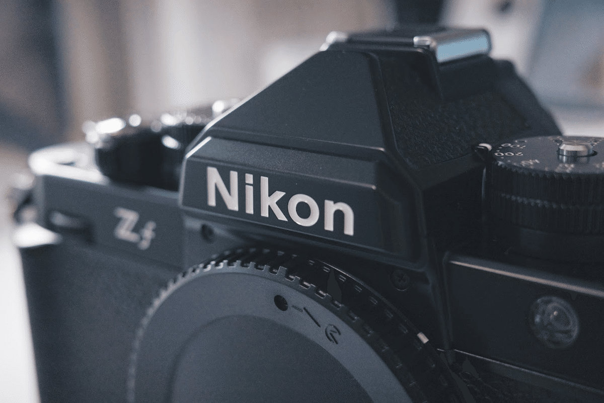 完動品◆美品【レトロなエモい写り】Nikon Us自然な写りの人気レンズセット! Bird's Eye Maple バーズアイメープル Nikon EM | Macha Cameras