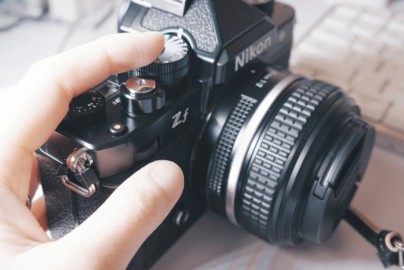 やっと届いたNikonZf/見た目からエモいカメラ｜わちゃ